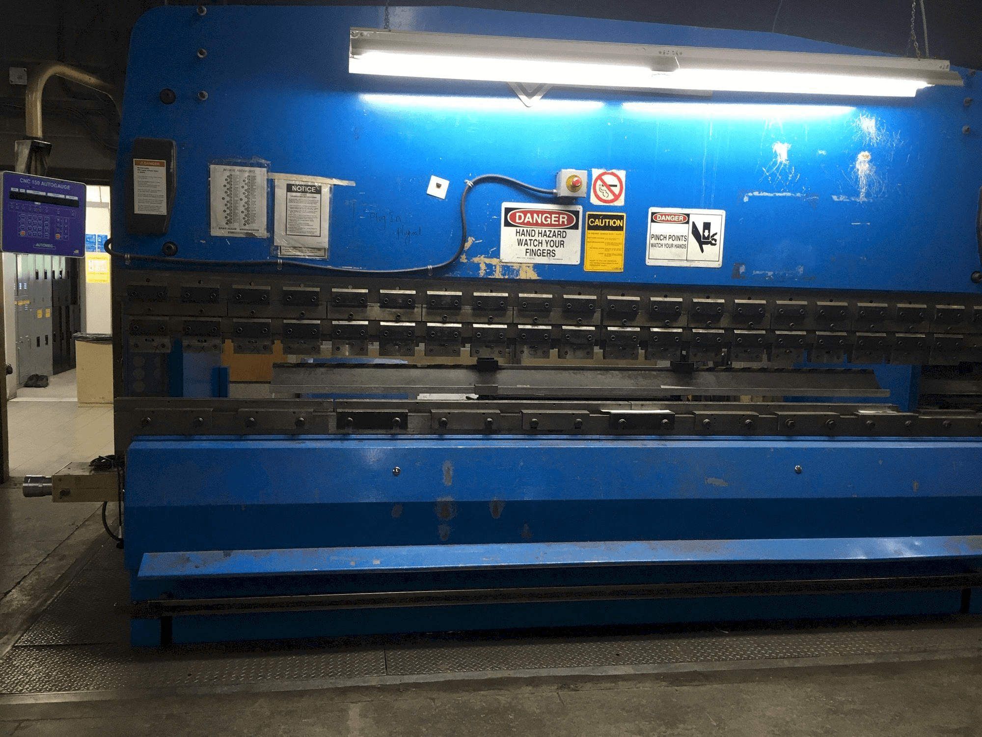 Vista frontal de la máquina PROMECAM 204