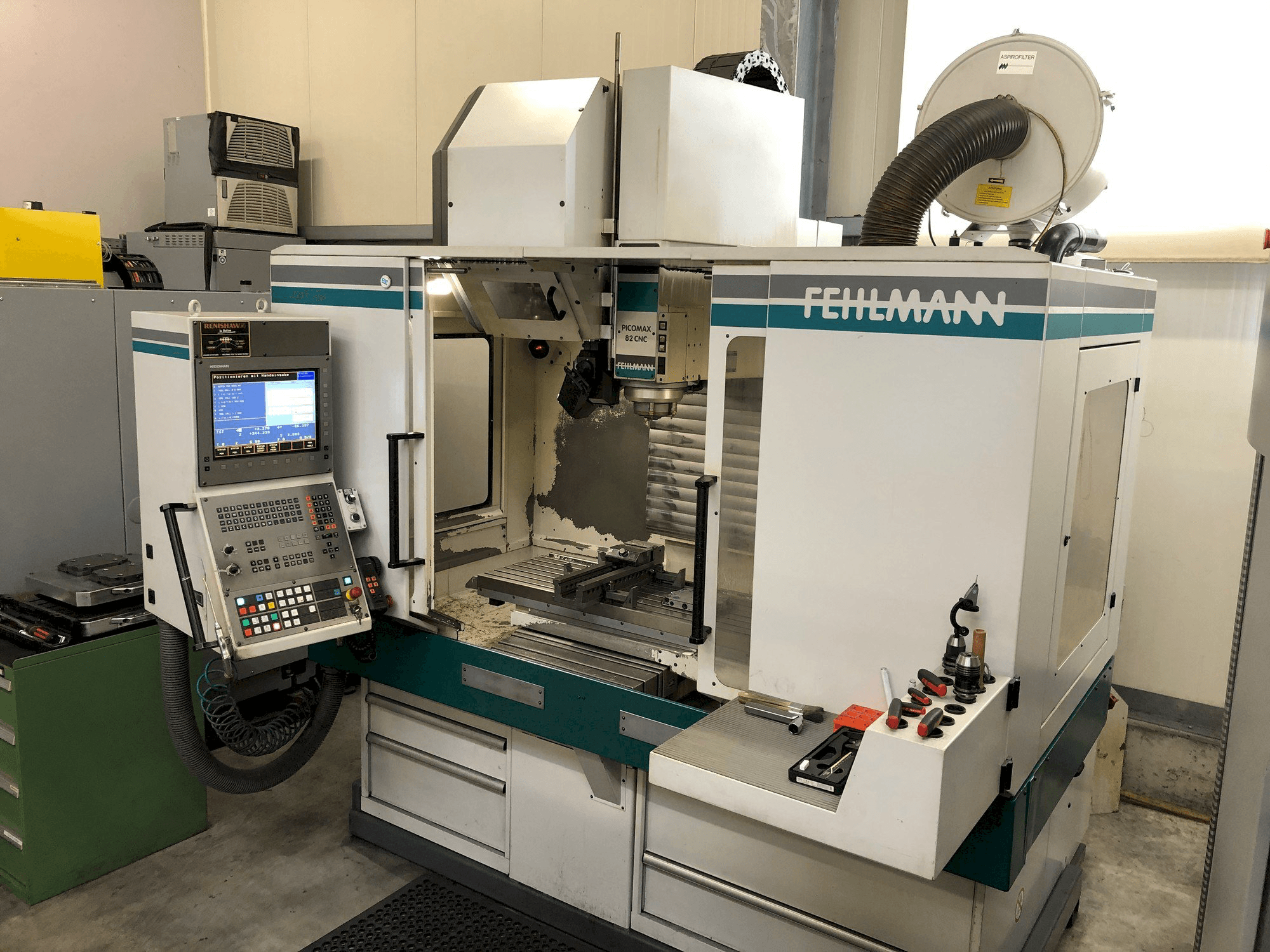 Vista frontal de la máquina FEHLMANN PICOMAX 82 CNC