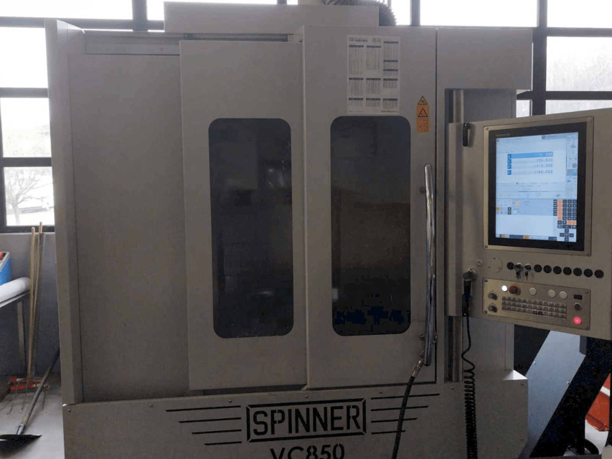 Vista frontal de la máquina SPINNER VC 850