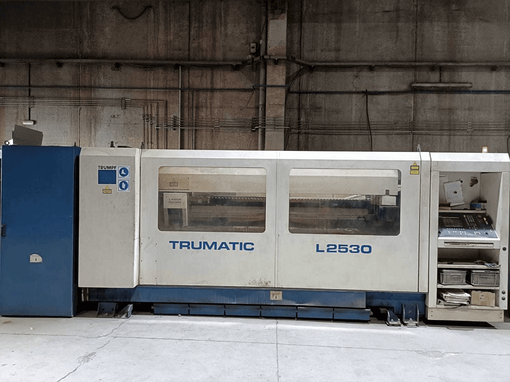 Vista frontal de la máquina Trumpf Trumatic L2530