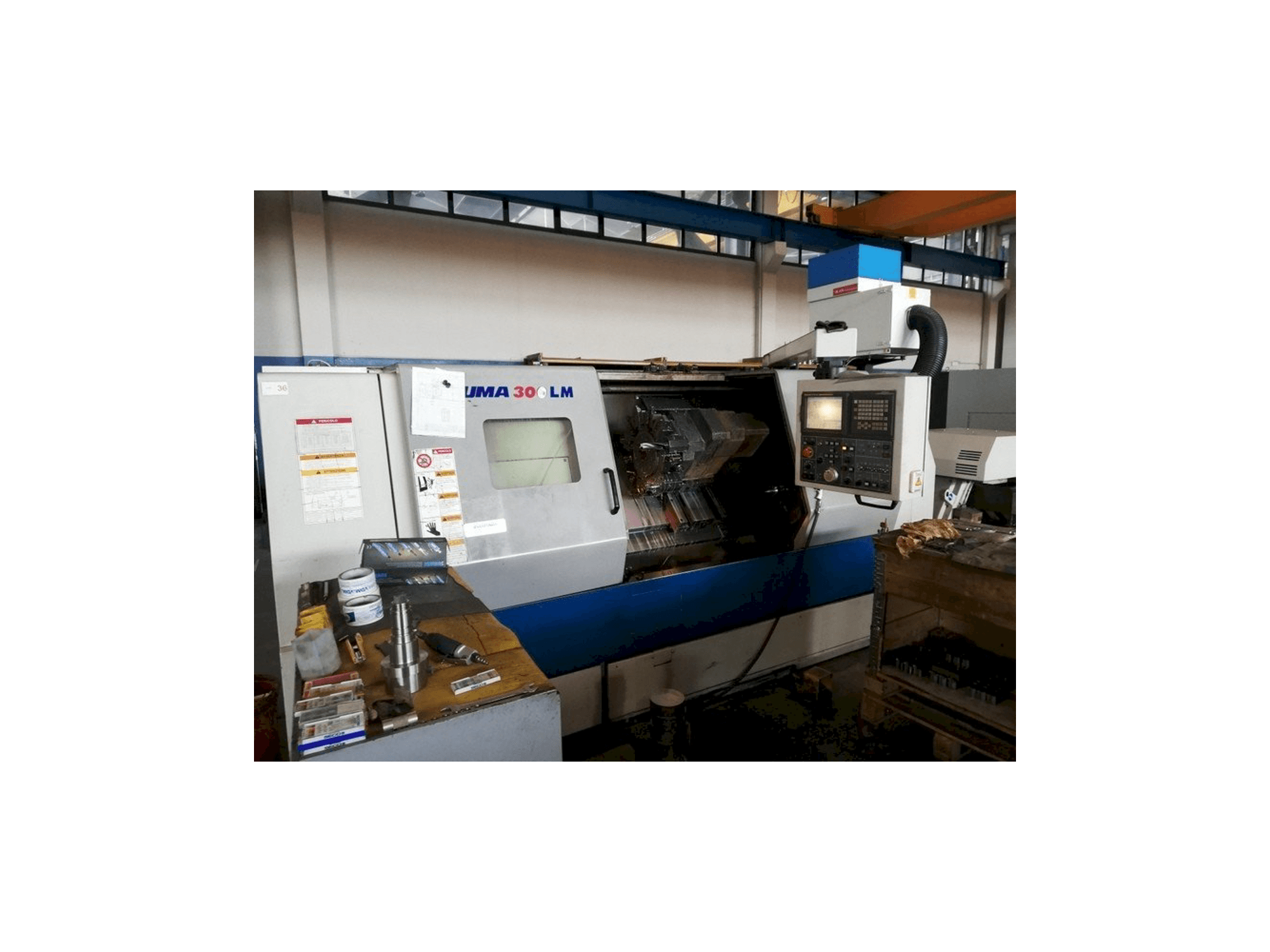 Vista frontal de la máquina Doosan PUMA 300 LMB