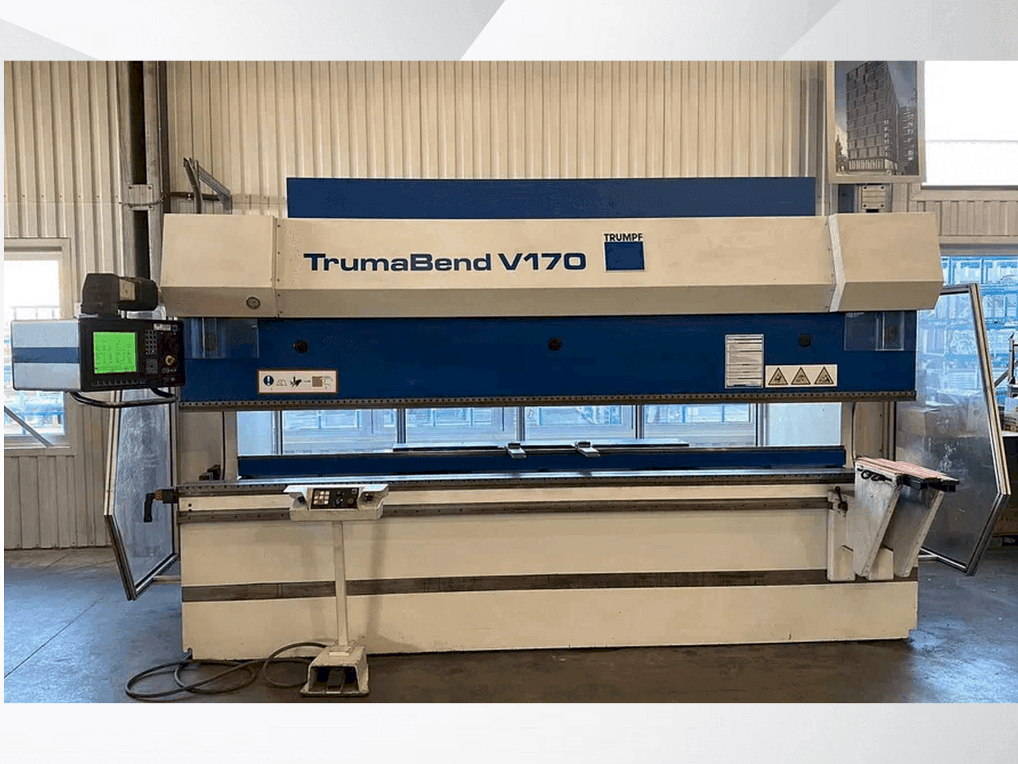 Vista frontal de la máquina TRUMPF Trumabend V170