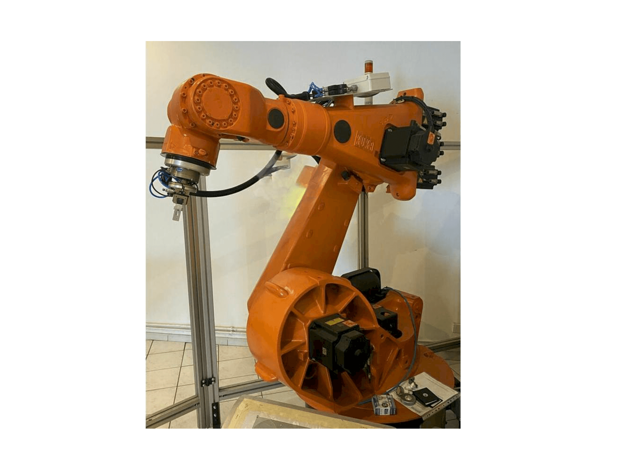 Vista frontal de la máquina KUKA KR150L150SP/2