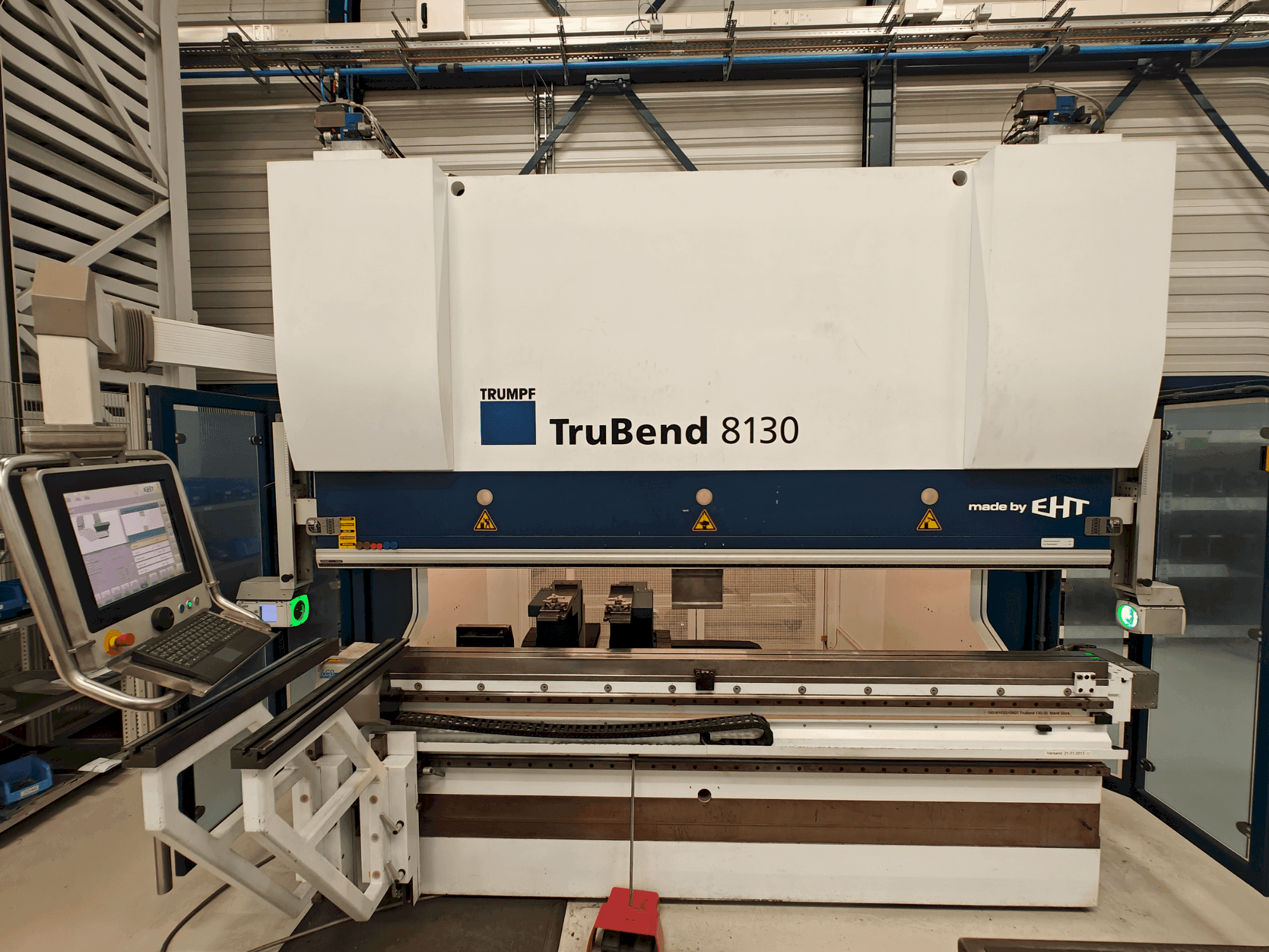 Vista frontal de la máquina TRUMPF EHT TruBend 8130-30