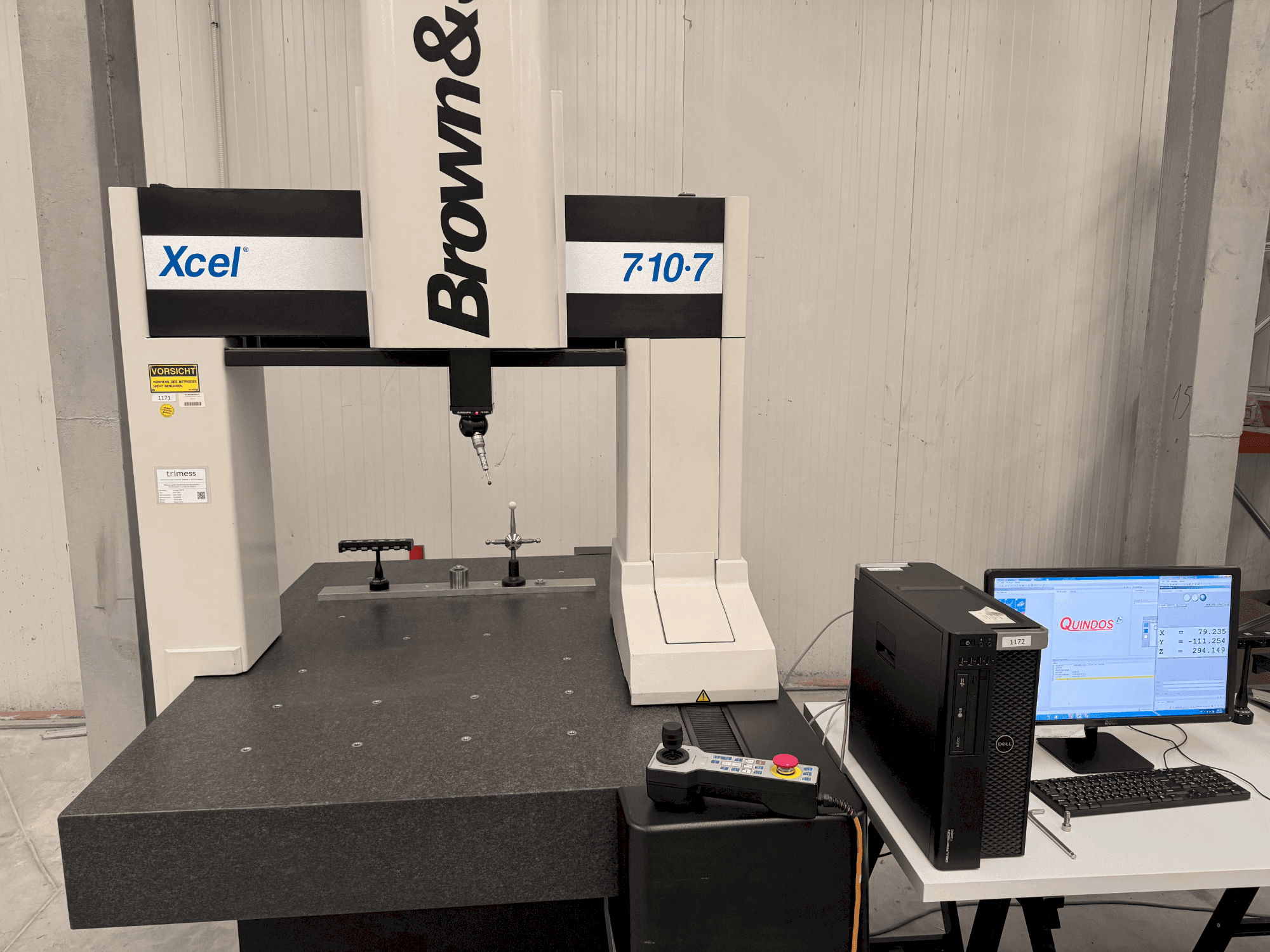 Vista frontal de la máquina BROWN & SHARPE XCEL 7107