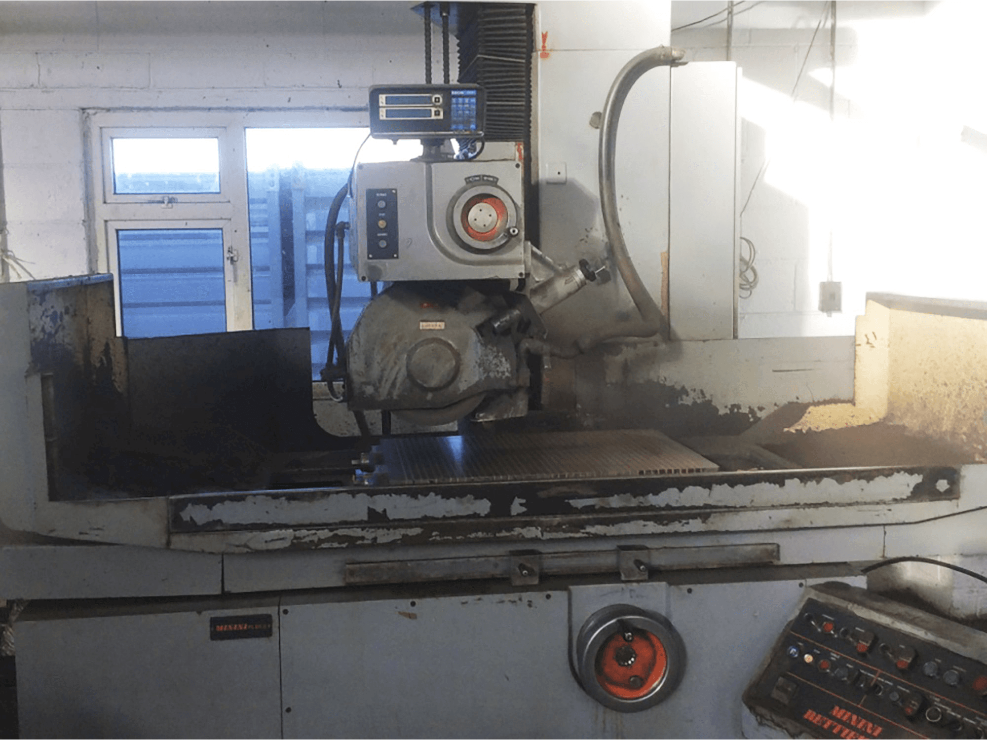 Vista frontal de la máquina Minini PL65.8