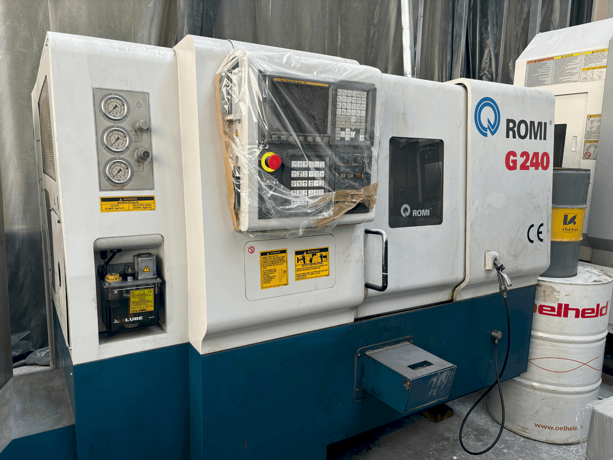 Vista frontal de la máquina Romi G240