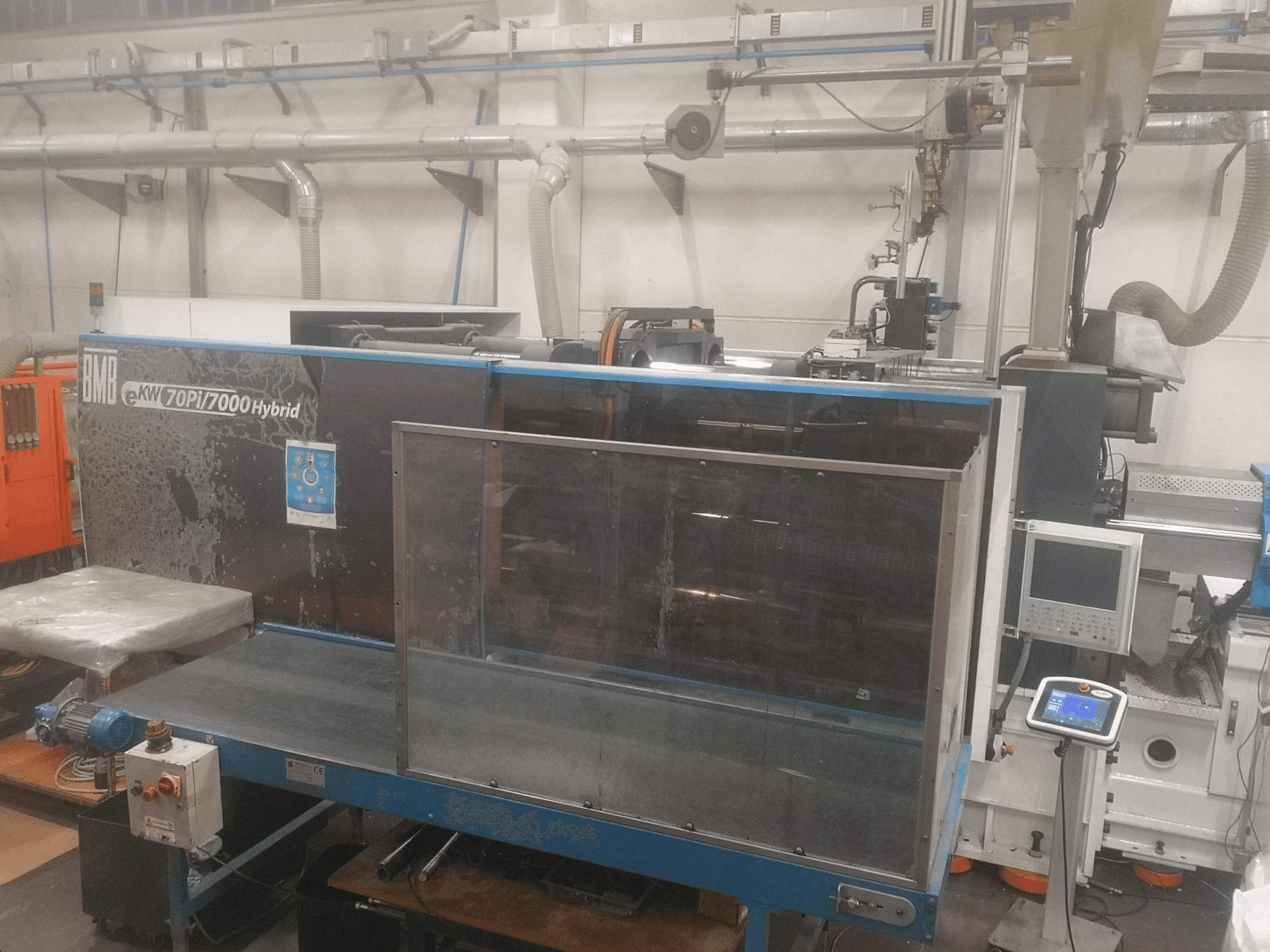 Vista frontal de la máquina BMB Ekw 70pi Hybrid