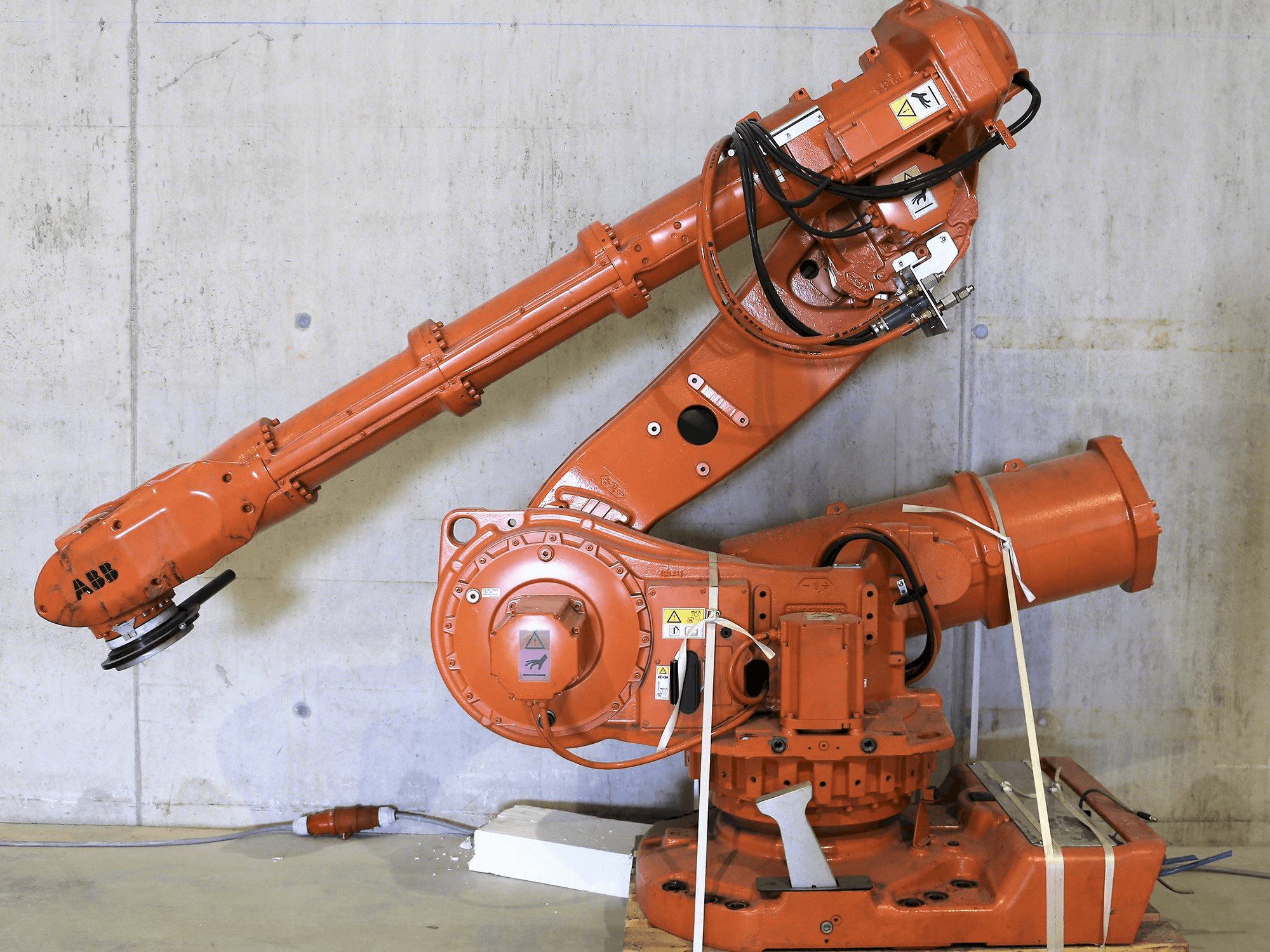 Vista frontal de la máquina ABB 6650