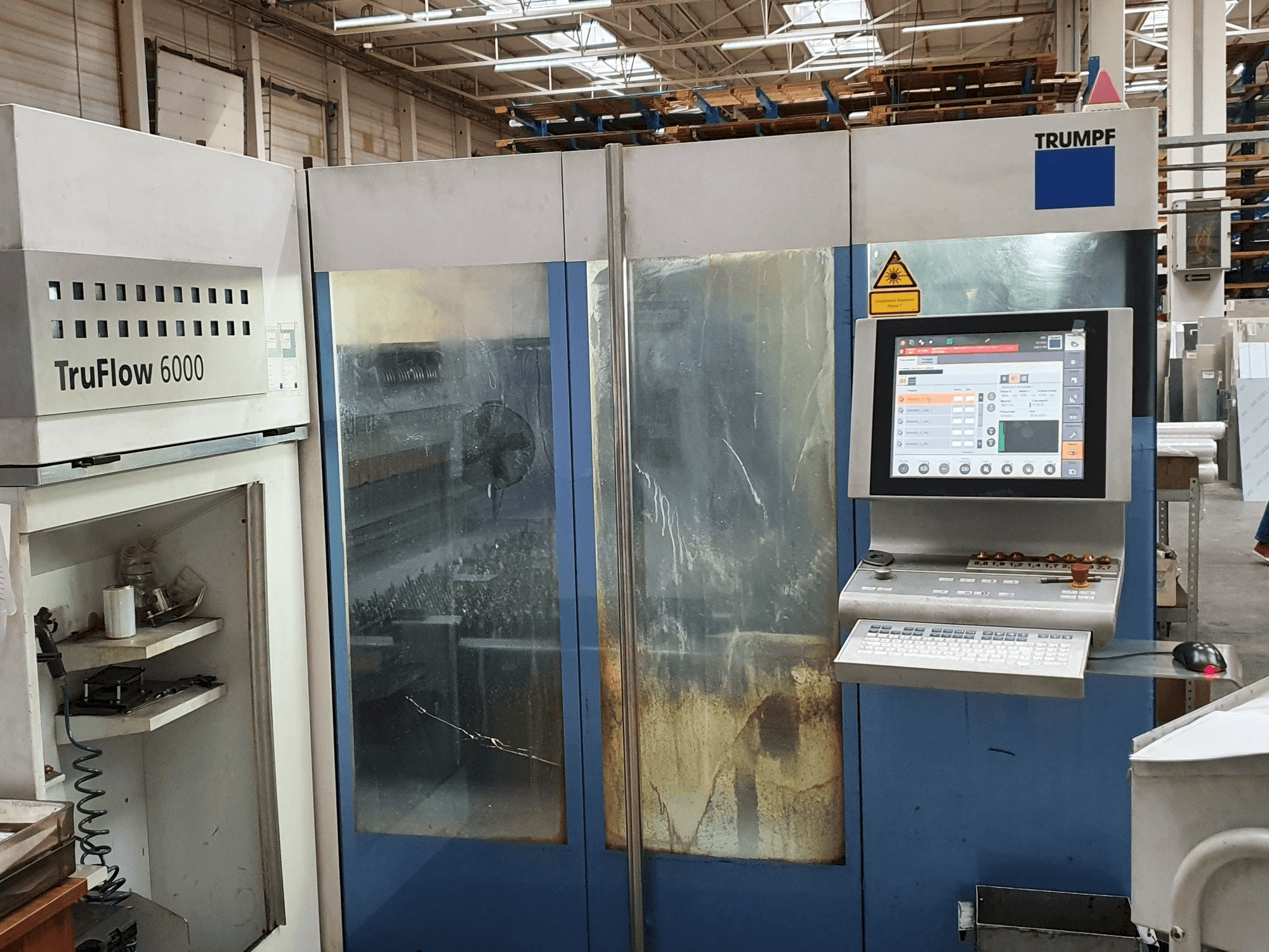 Vista frontal de la máquina Trumpf TruLaser 3030