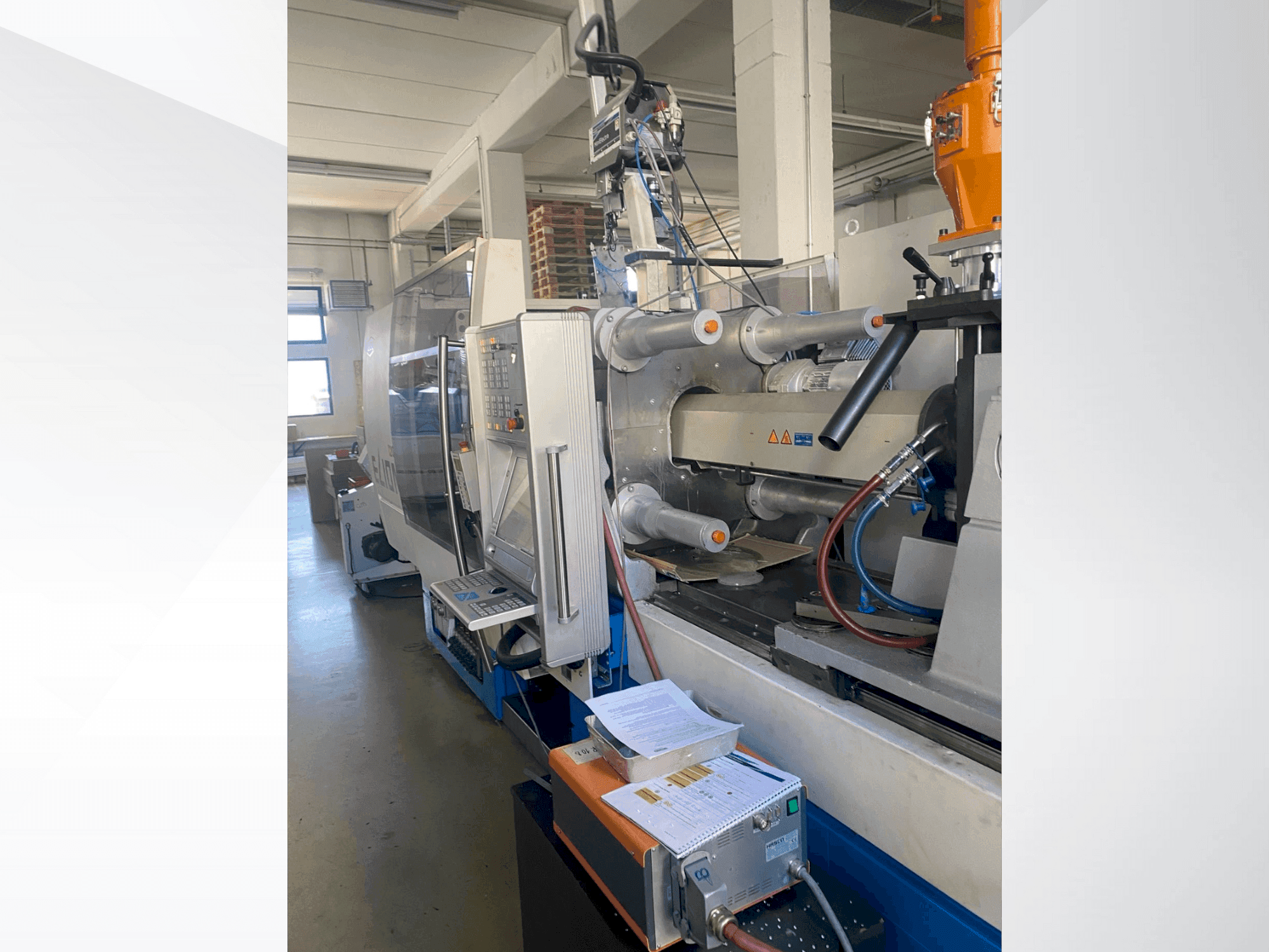 Vista frontal de la máquina Netstal ELION 1200-530 PM