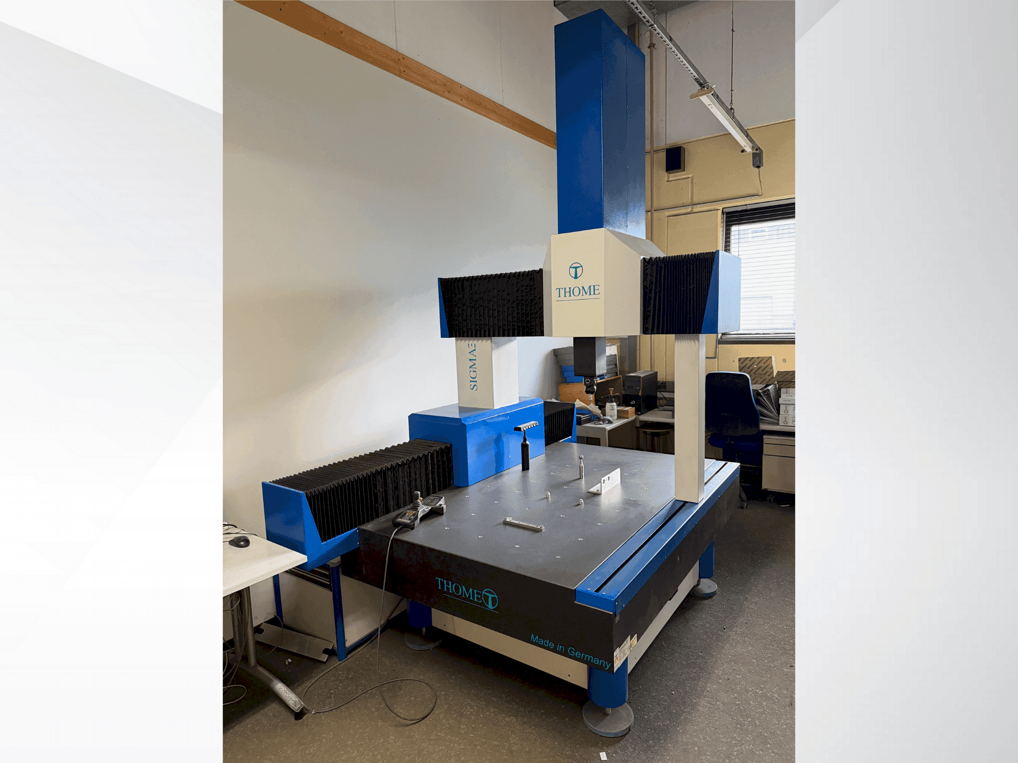Vista frontal de la máquina THOME Prazision 3D Sigma