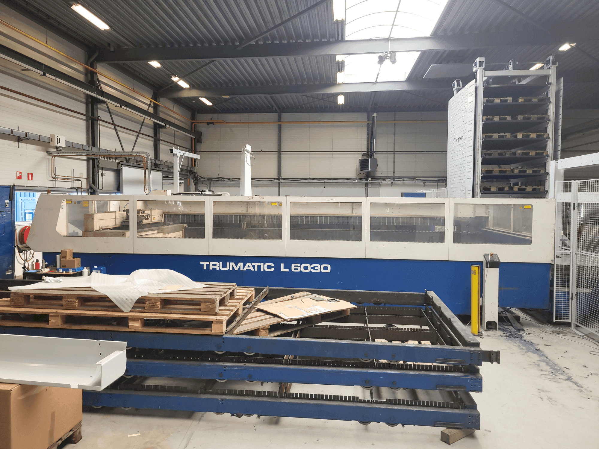 Vista frontal de la máquina TRUMPF Trumatic L6030