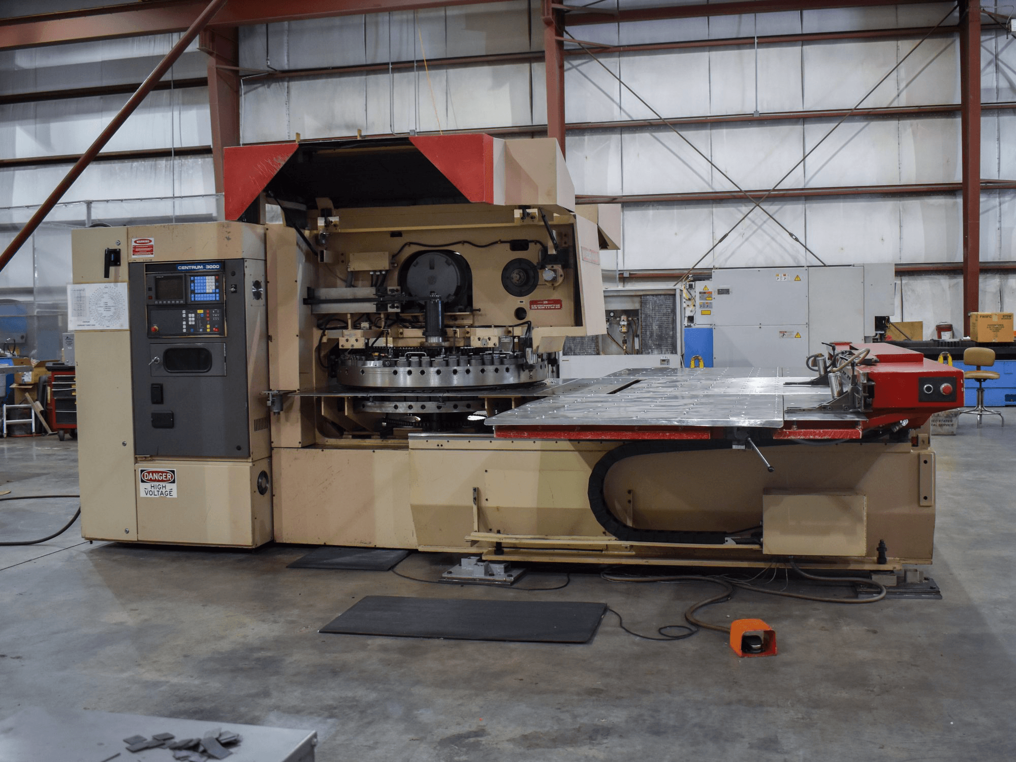 Vista frontal de la máquina Murata Wiedemann C-3000/Q