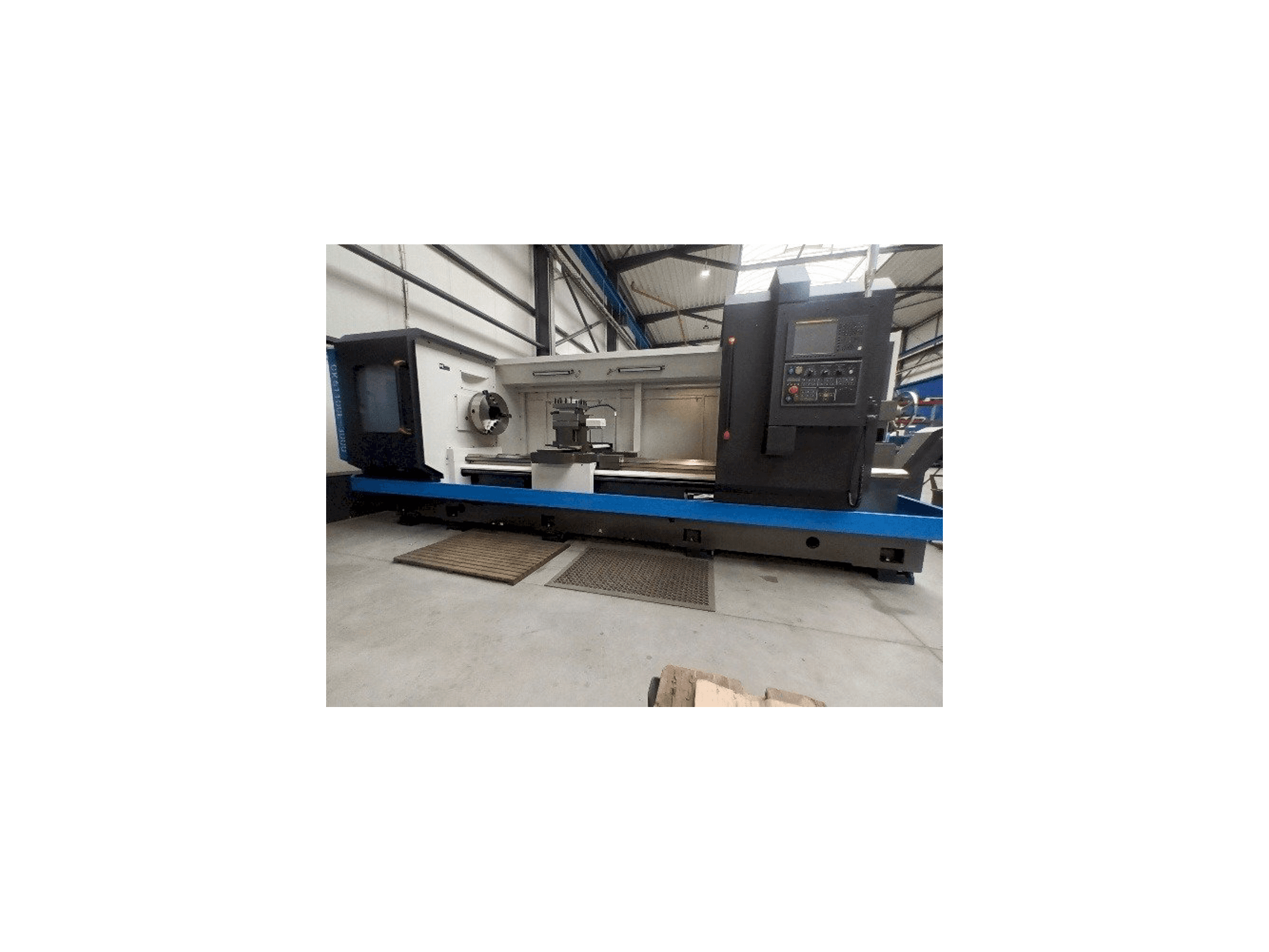 Vista frontal de la máquina Ningbo Oturn CK61100E-3000