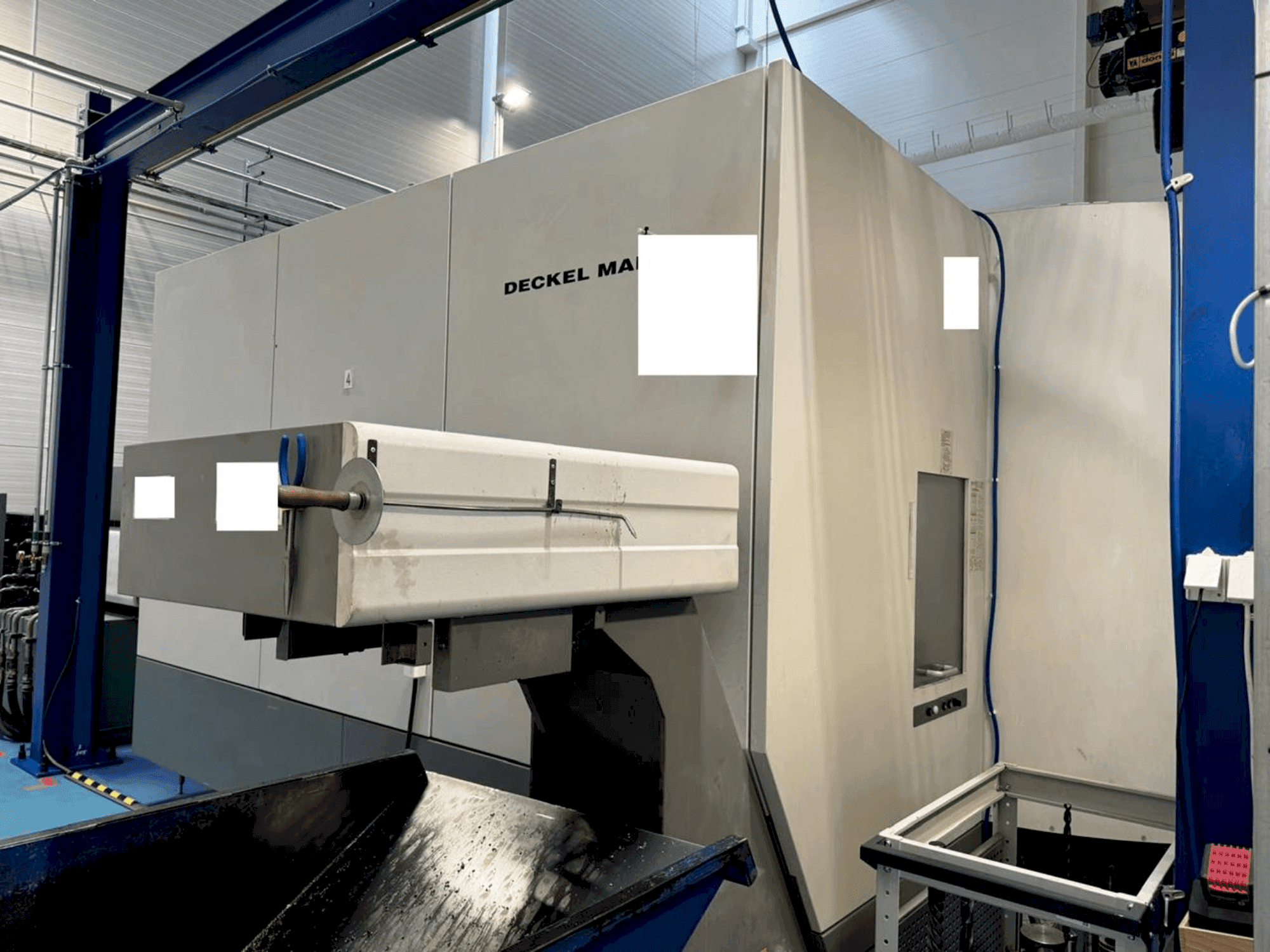 Vista frontal de la máquina DMG MORI DMC 125 FD duoBLOCK