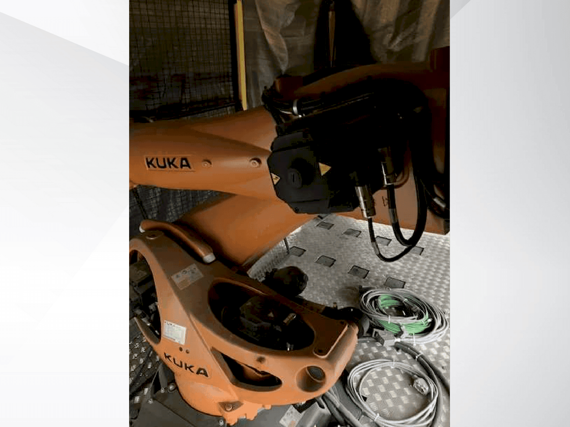 Vista frontal de la máquina KUKA KR 210 R2700 extra (2018)