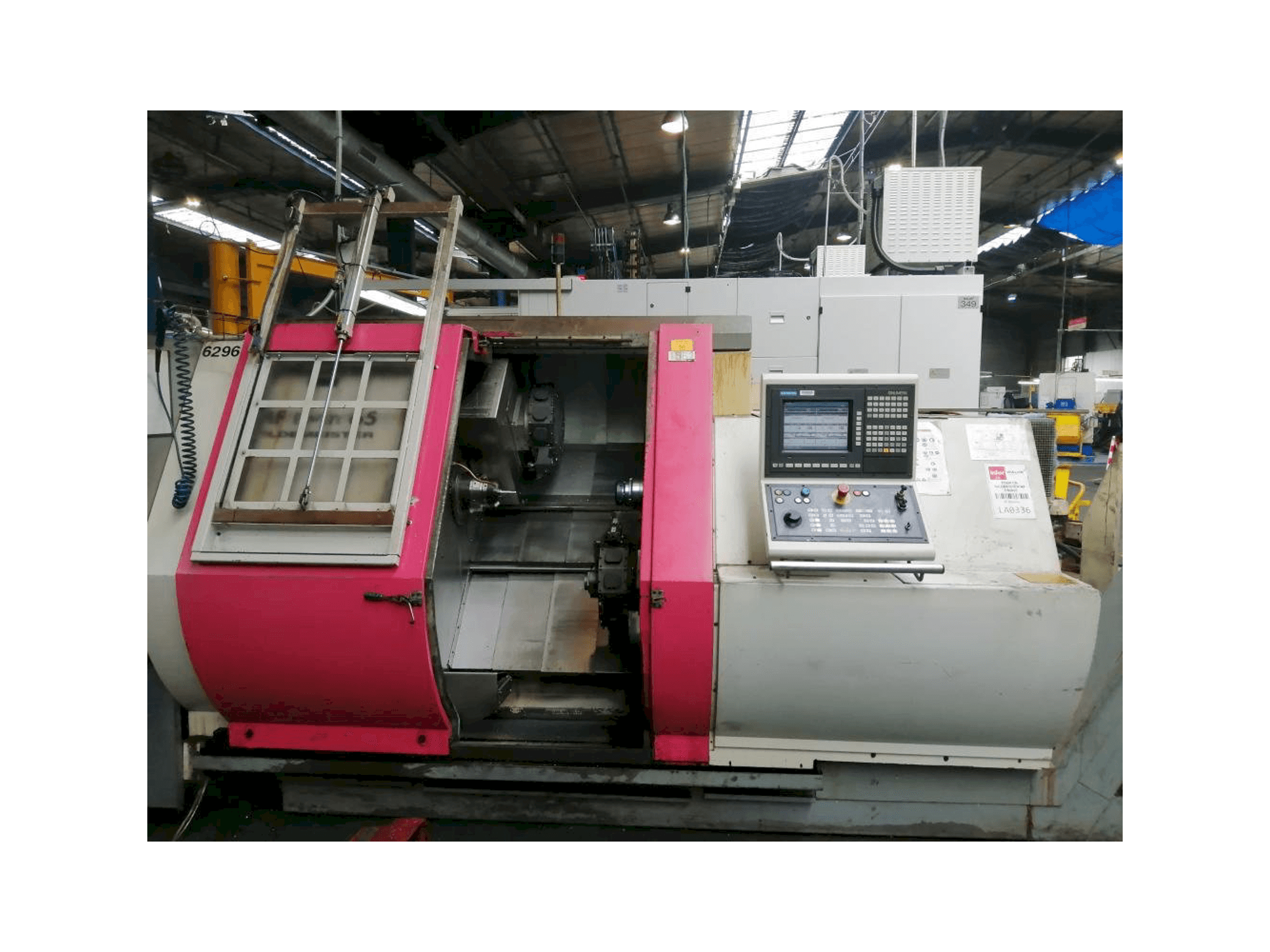 Vista frontal de la máquina Gildemeister MF twin 65