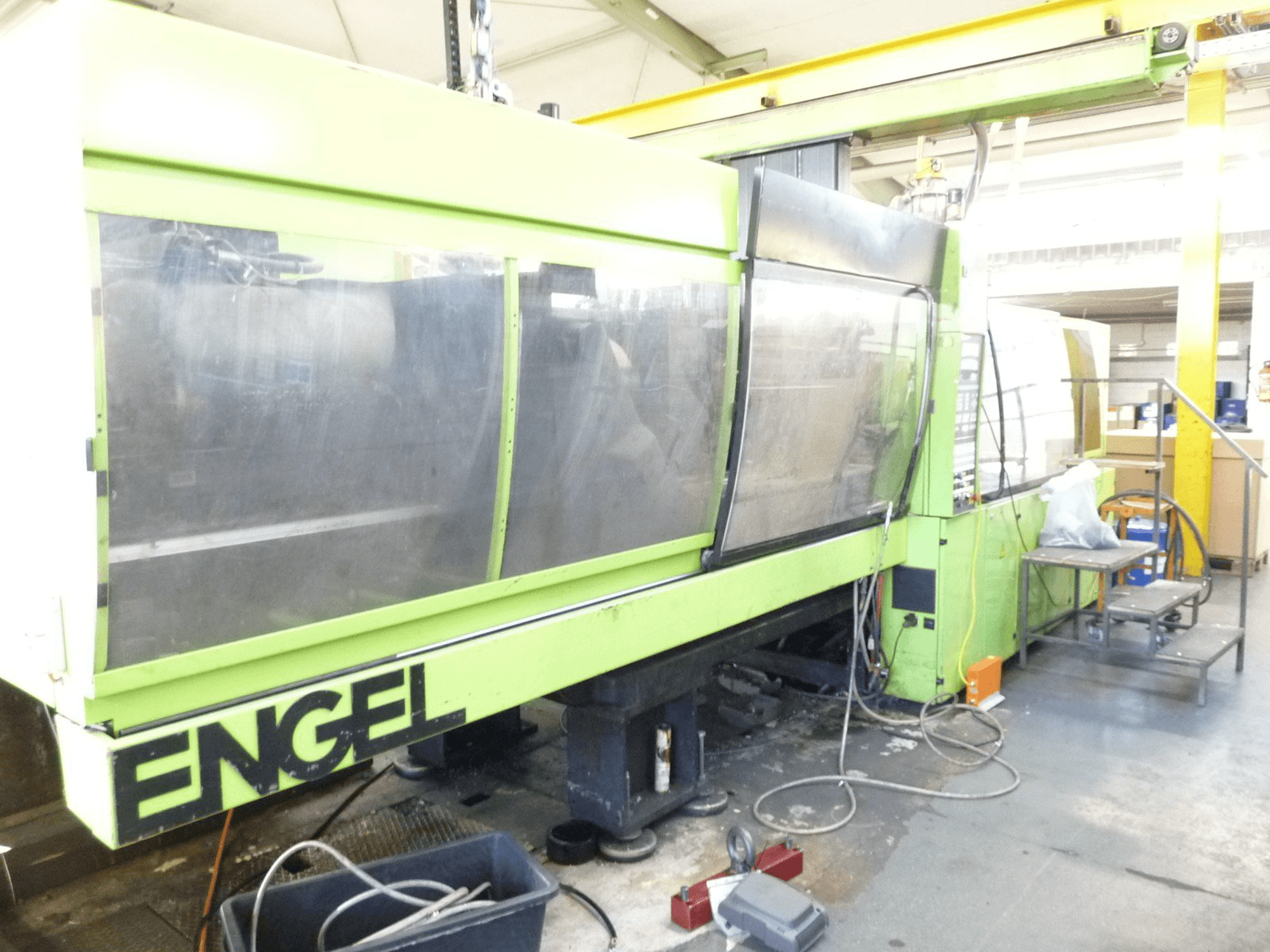 Vista frontal de la máquina ENGEL ES 1800/275 HL