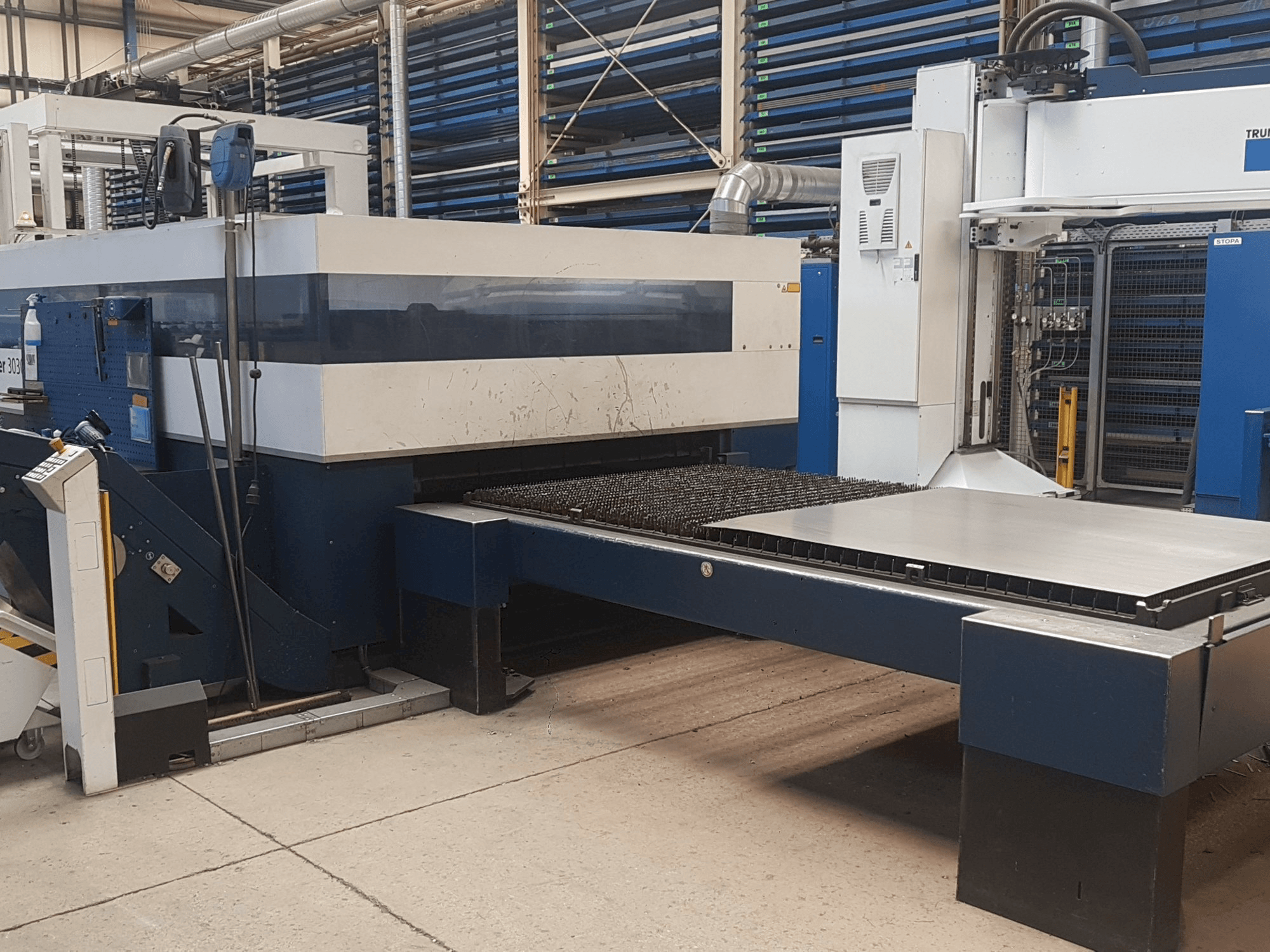 Vista frontal de la máquina Trumpf TruLaser 3030 L20