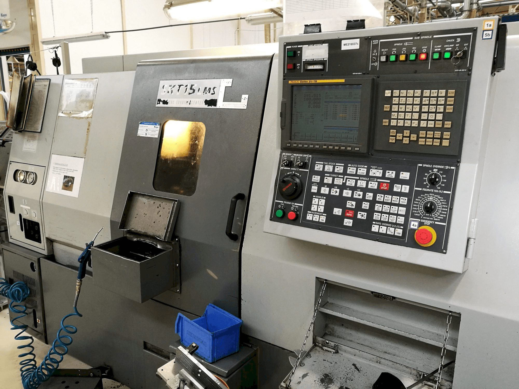 Vista frontal de la máquina Hyundai Kia SKT 15 LMS