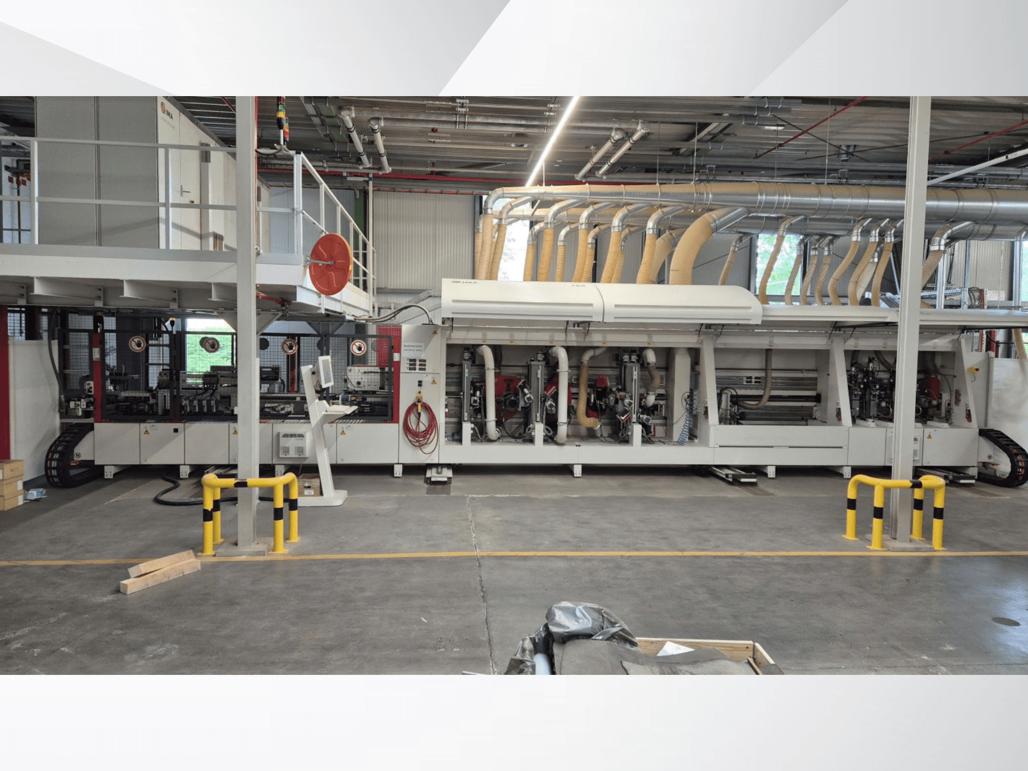 Vista frontal de la prensa laminadora BURKLE EKMH 1300, en la que se aprecian múltiples componentes operativos y dispositivos de seguridad.