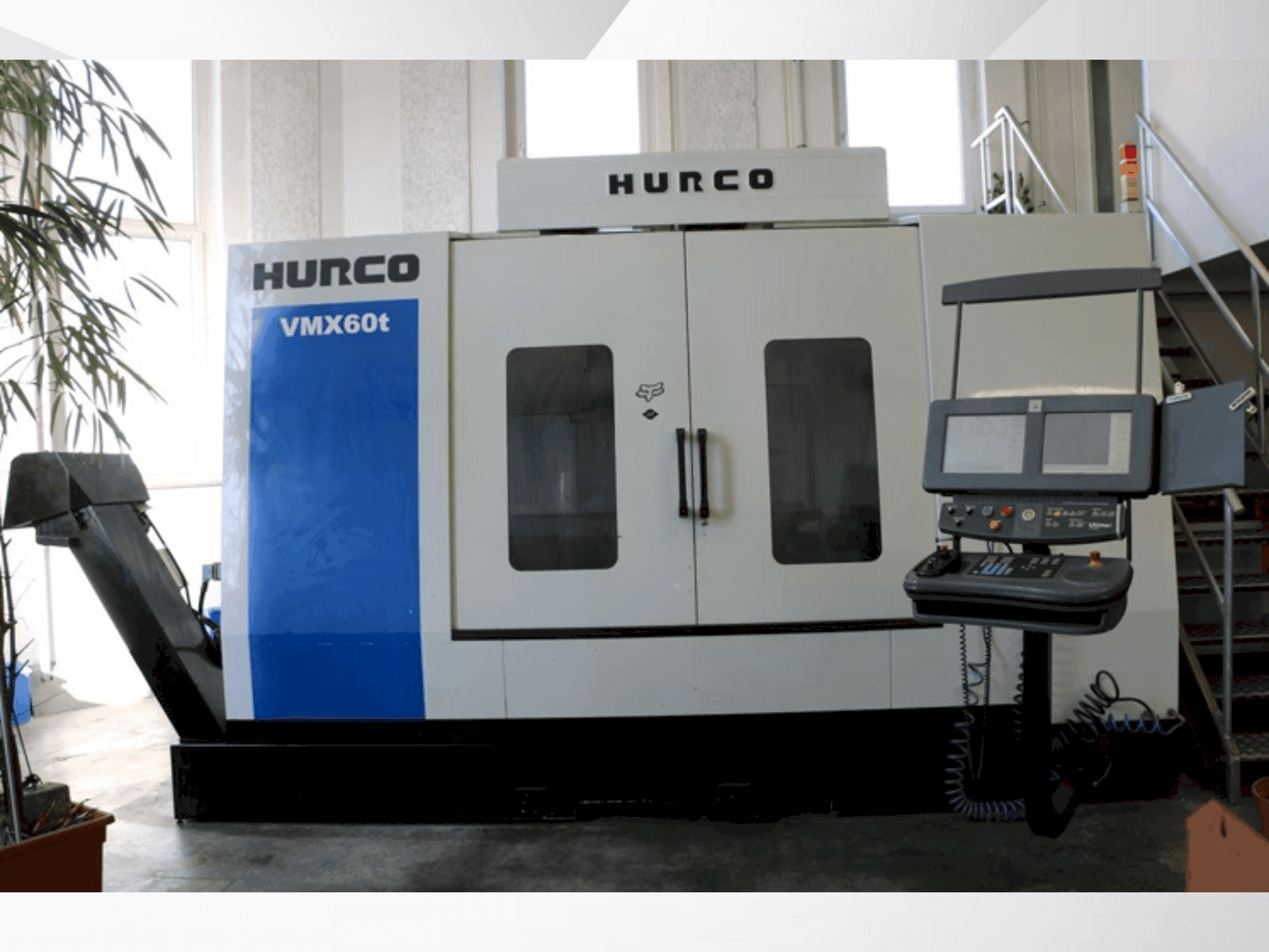 Vista frontal de la máquina Hurco VMX60/40T