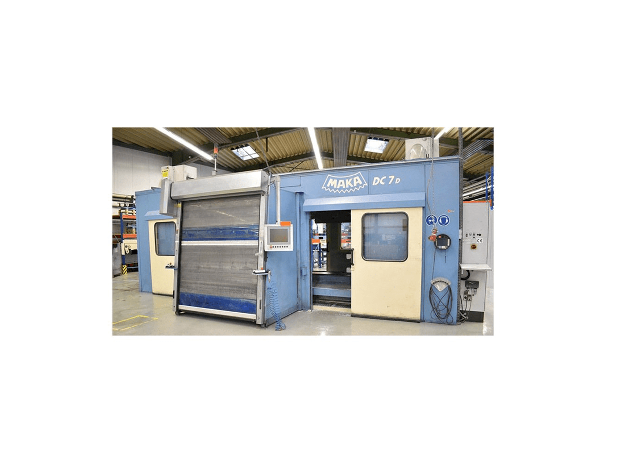 Vista frontal de la máquina MAKA DC 7 D