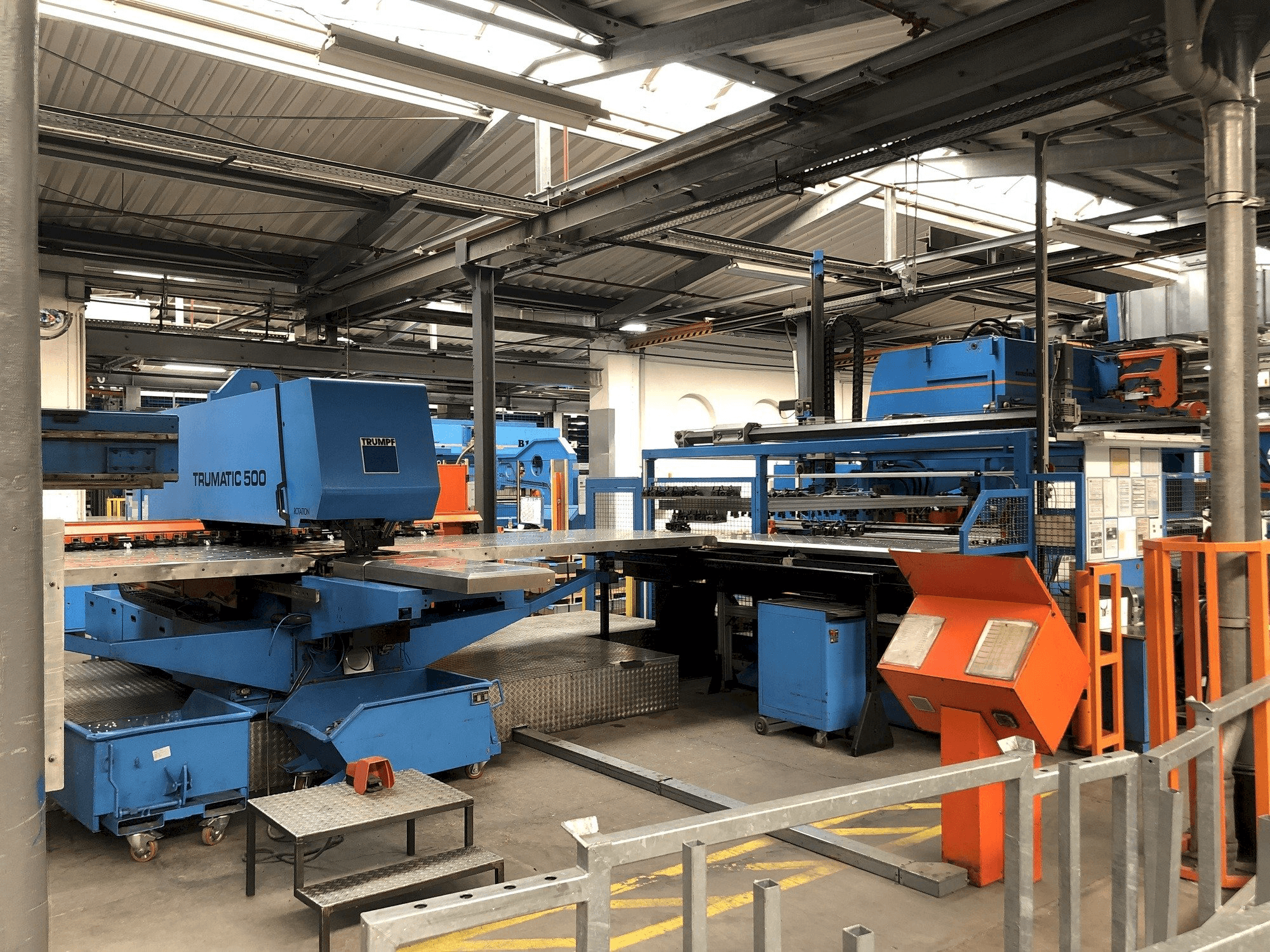 Vista frontal de la máquina Trumpf TC 500