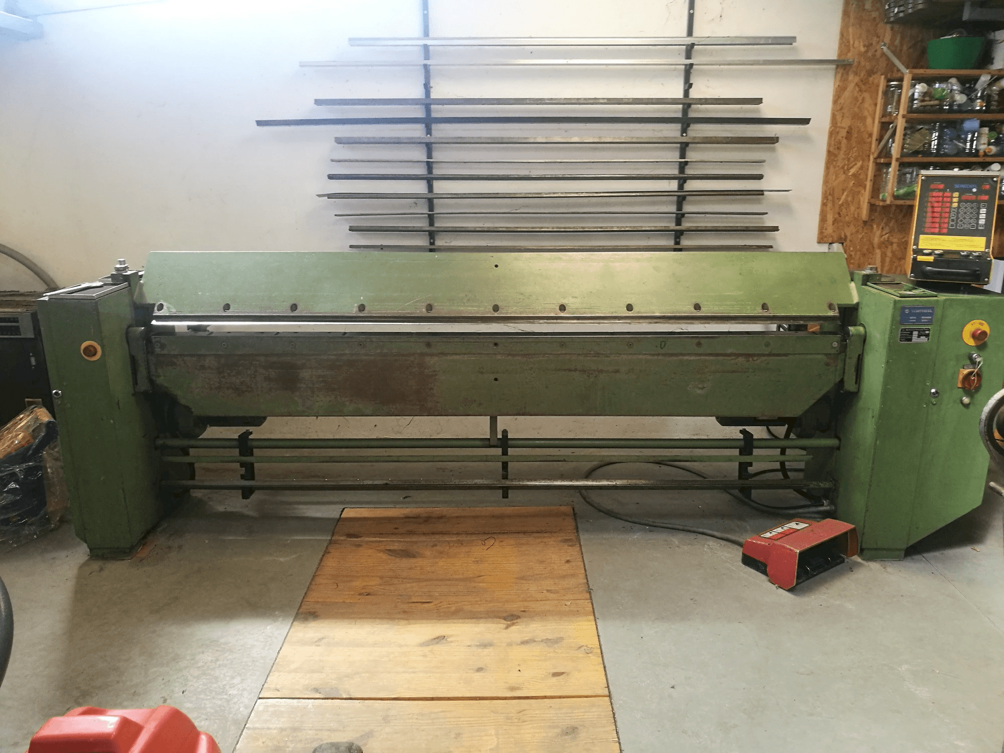 Vista lateral izquierda de la máquina Schechtl MA 250/8