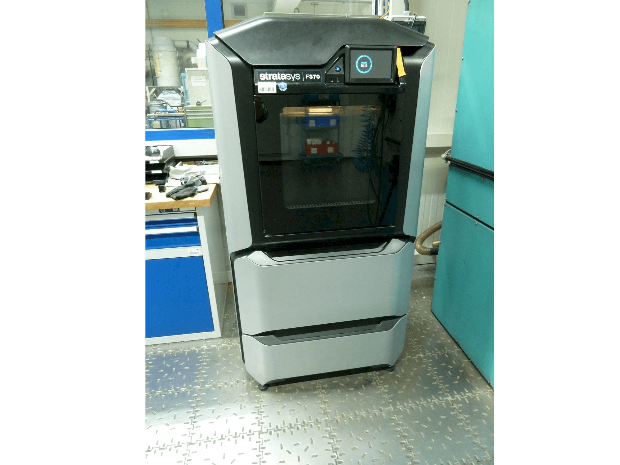 Vista frontal de la máquina Stratasys F370