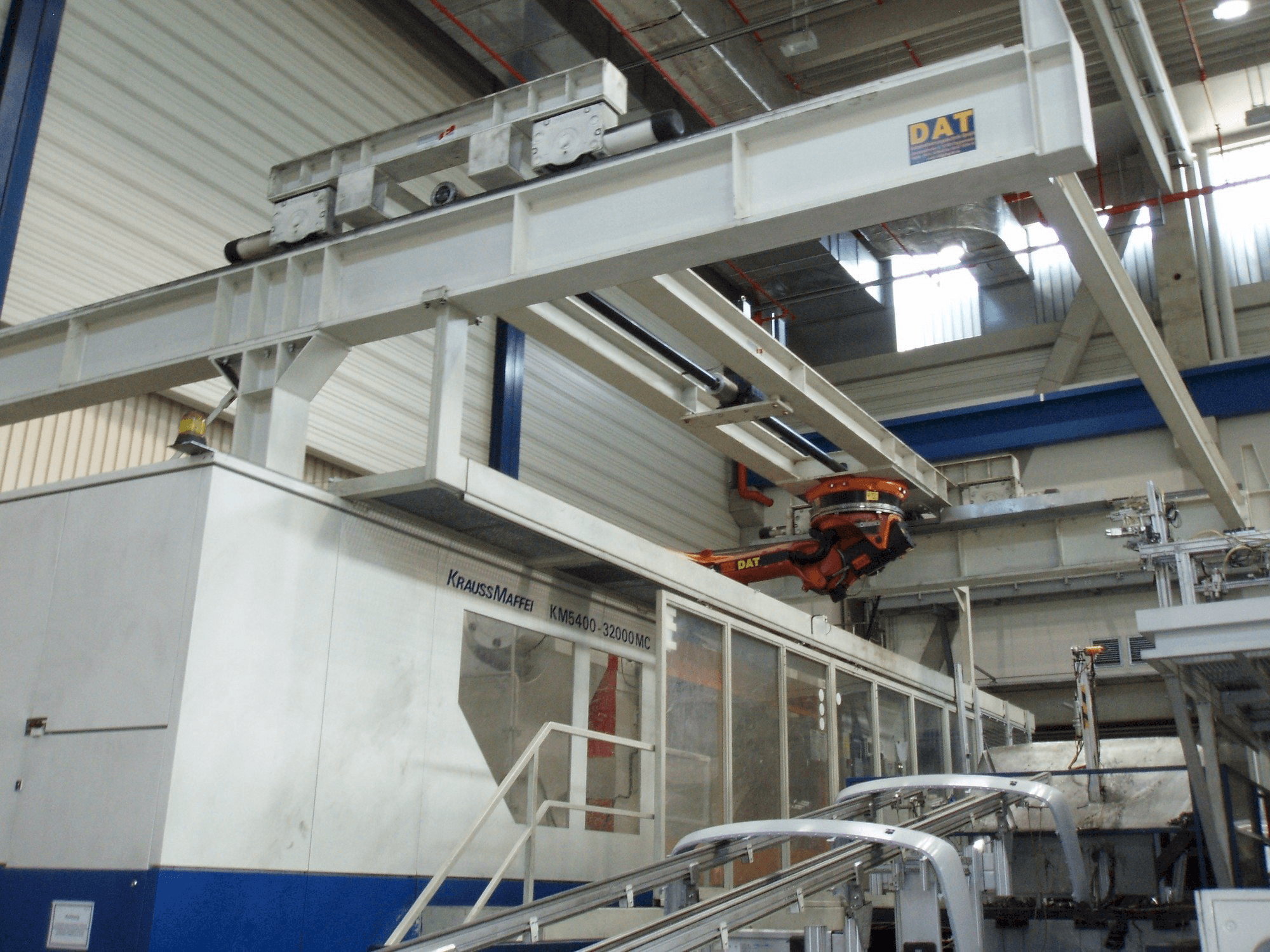 Vista frontal de la máquina Krauss Maffei 5400-32000 MC