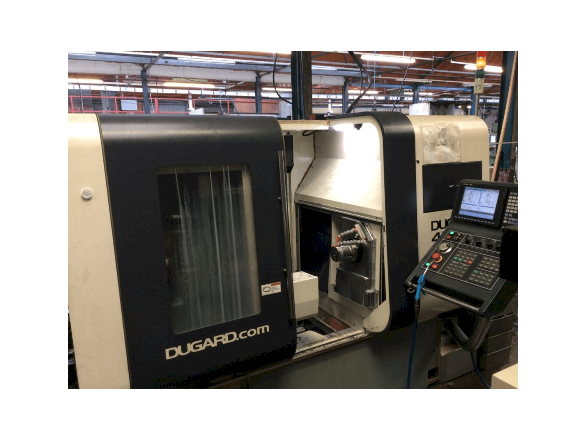 Vista frontal de la máquina Dugard 42 TT