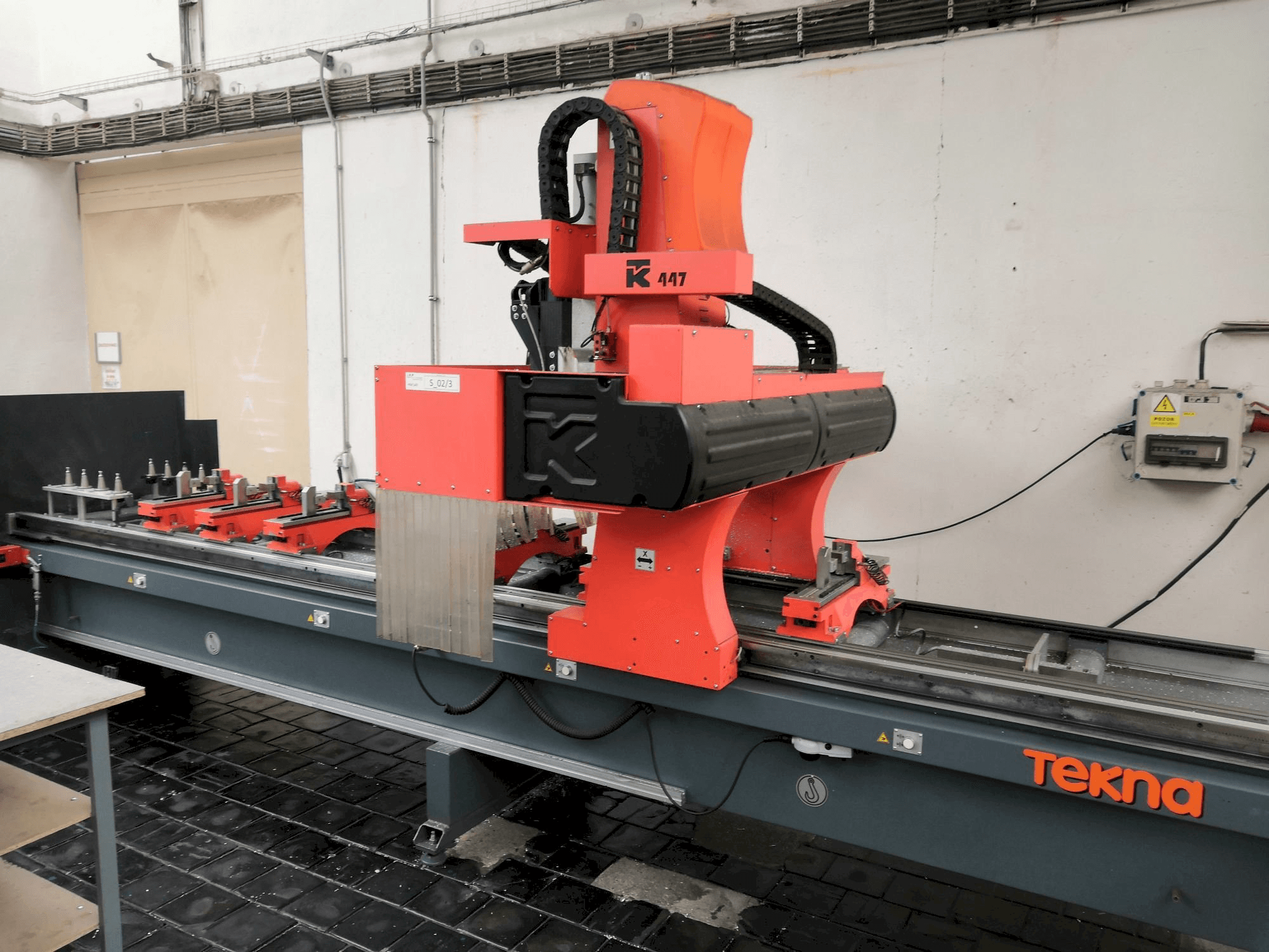 Vista frontal de la máquina Tekna TK447/4