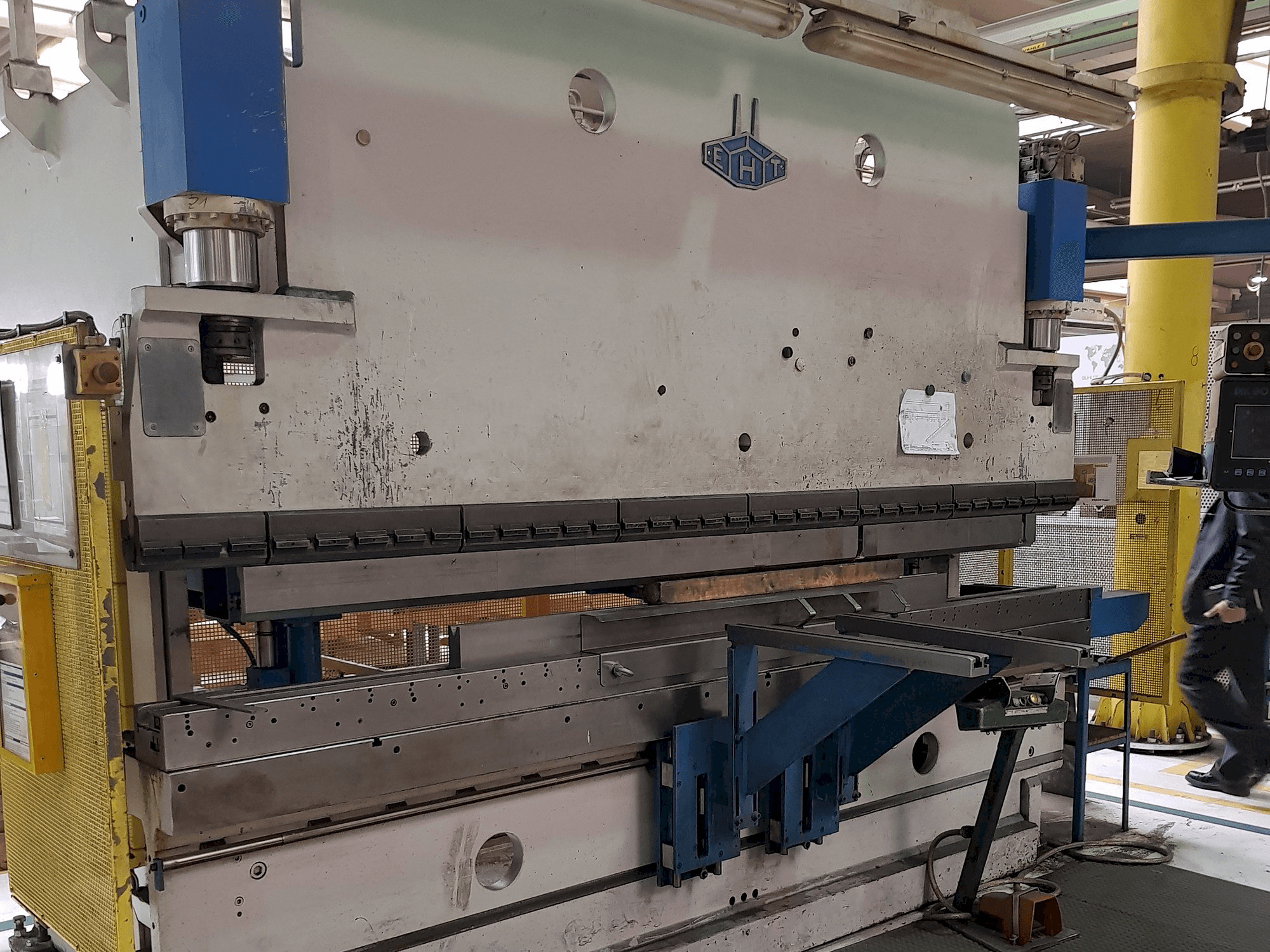 Vista lateral izquierda de la máquina EHT EHPS 11-35