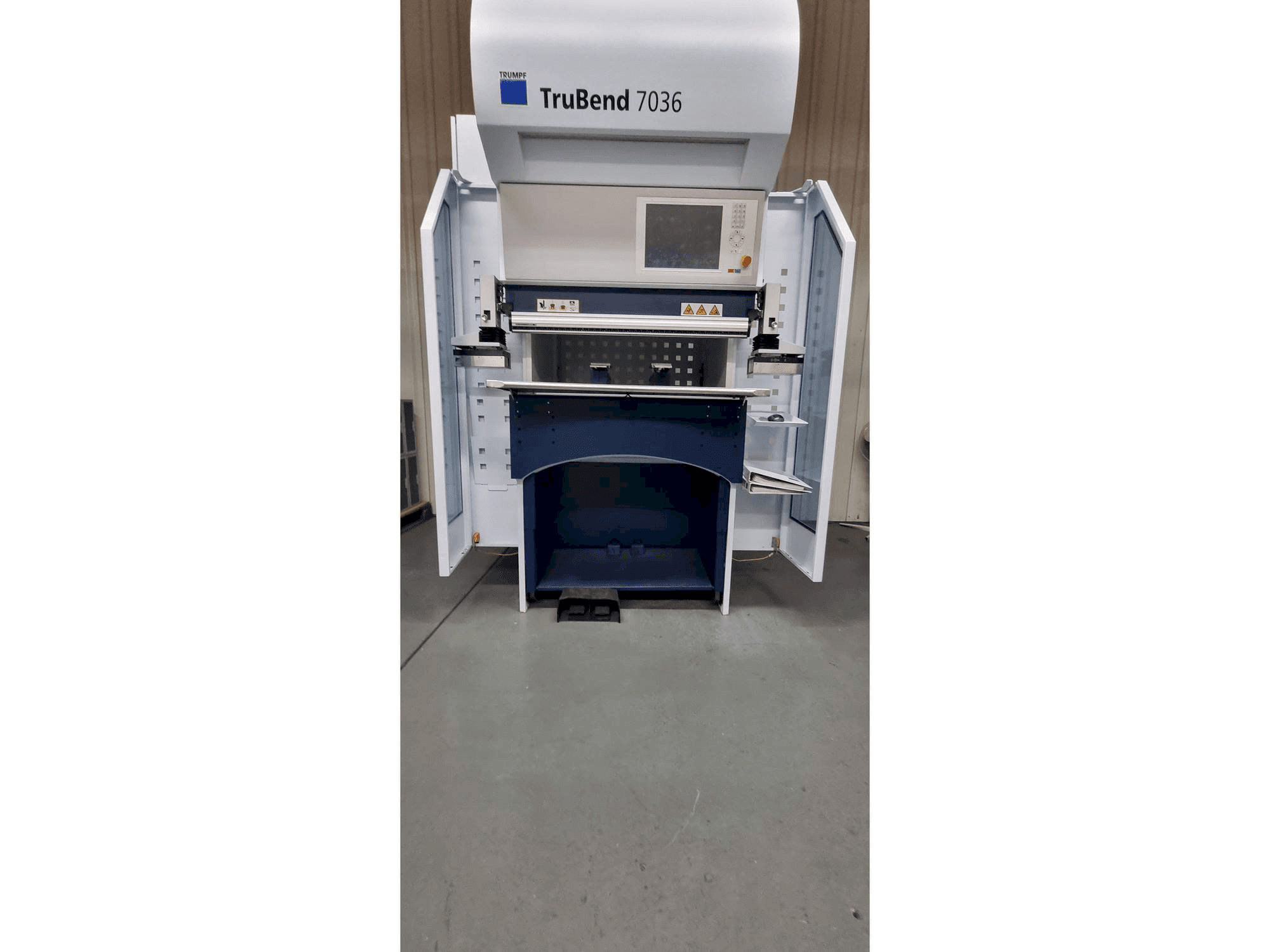 Vista frontal de la máquina TRUMPF TruBend 7036