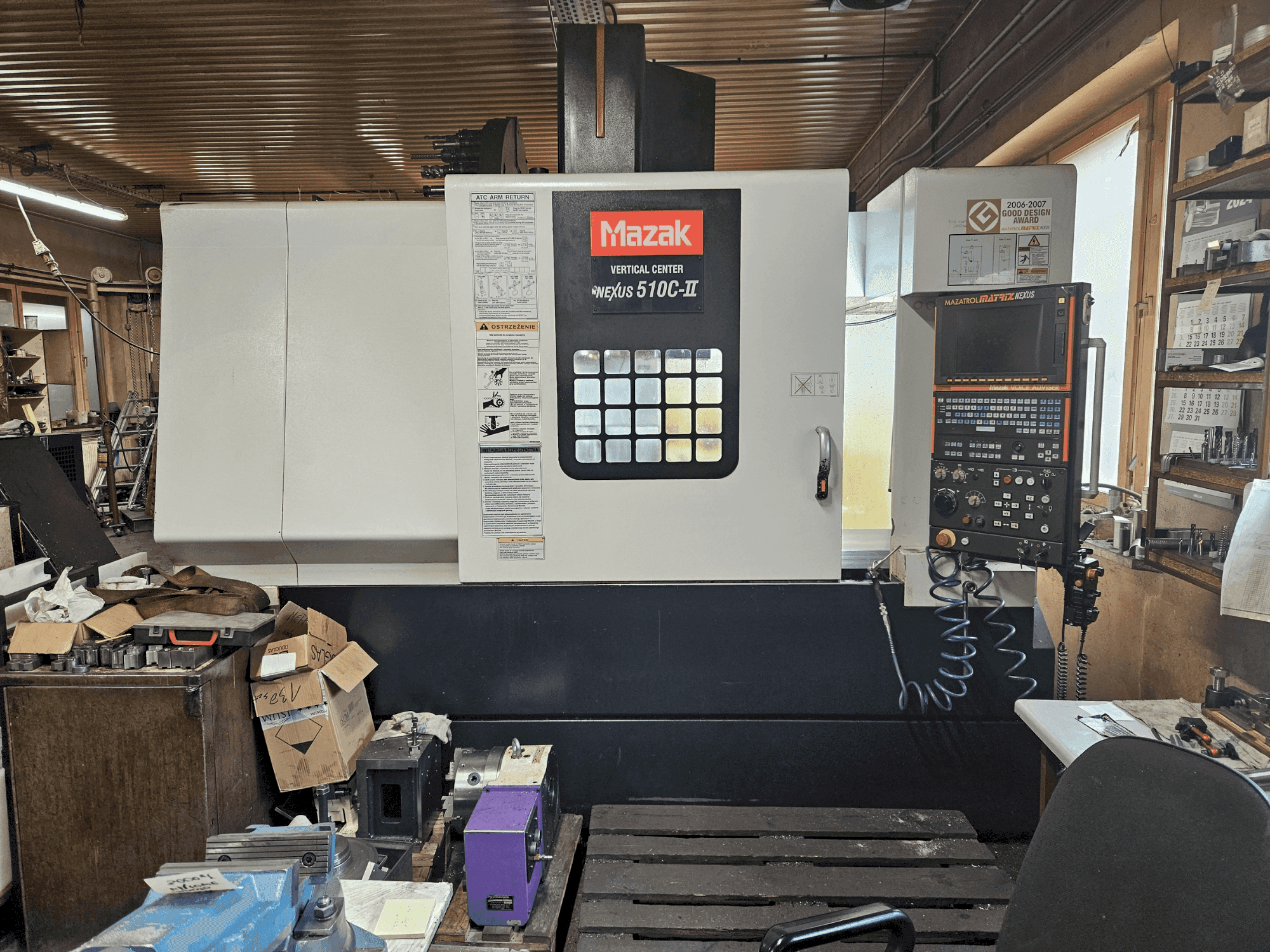 Vista frontal de la máquina Mazak NEXUS VCN 510C-II