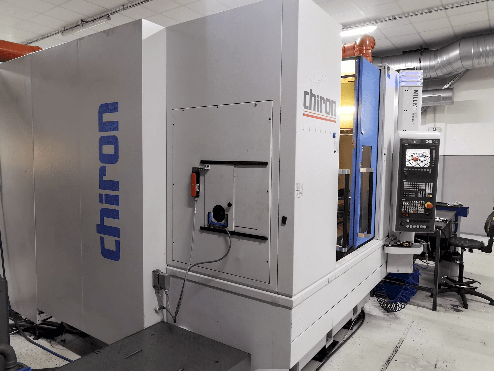 Vista frontal de la máquina CHIRON MILL 800