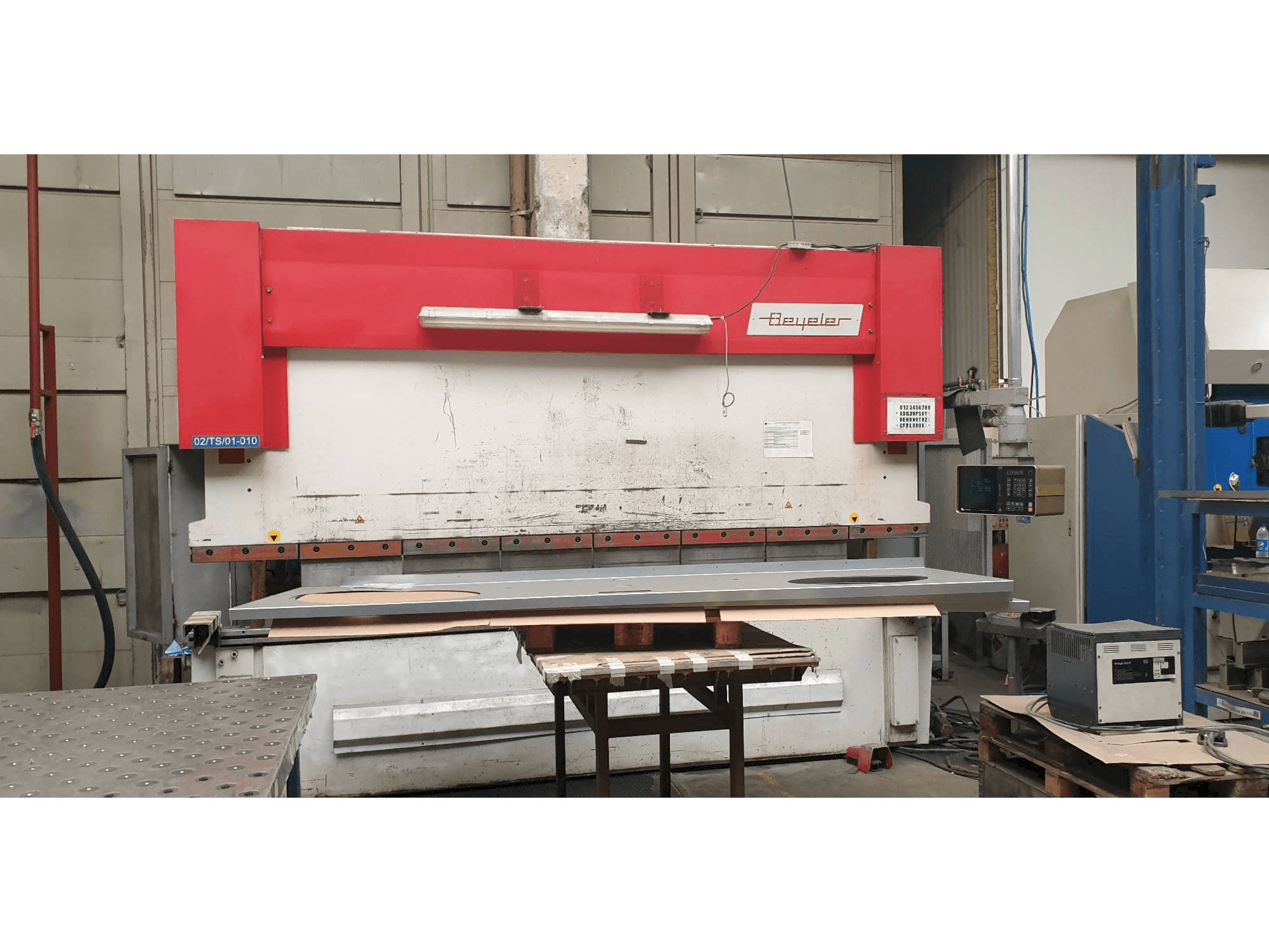 Vista frontal de la máquina BEYELER RT 250x4100