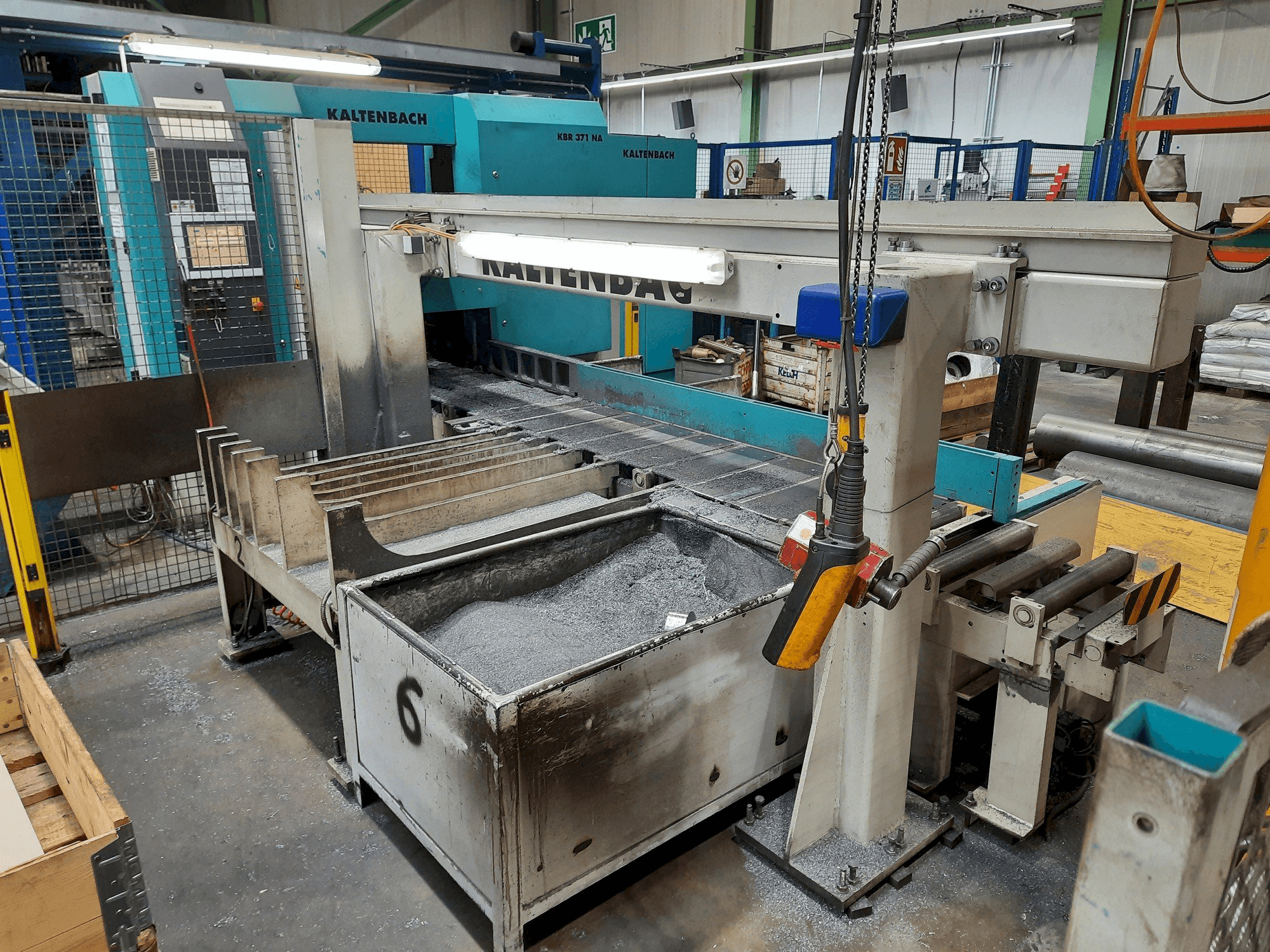 Vista frontal de la máquina KALTENBACH KBR 371 NA
