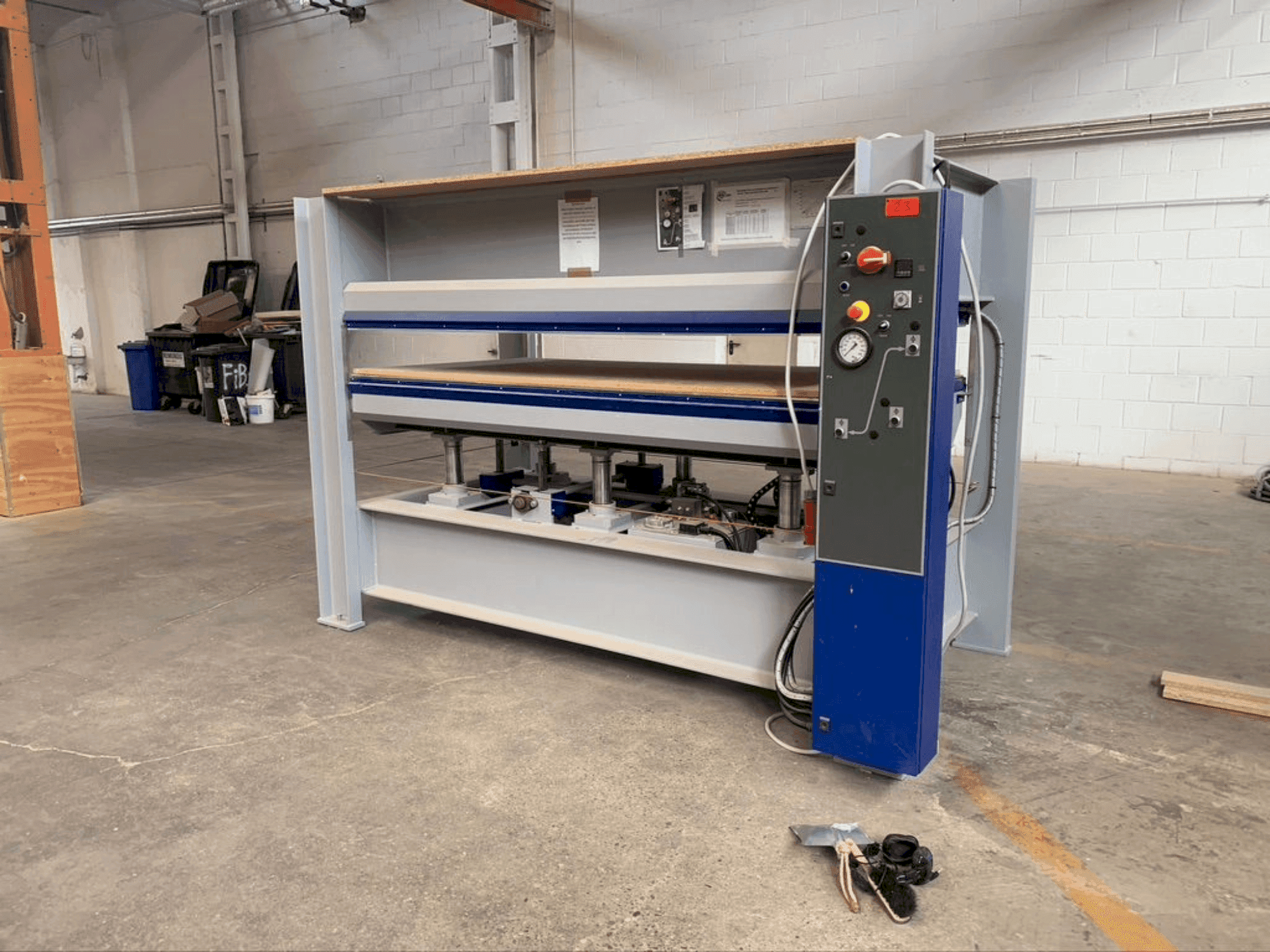 Vista frontal de la máquina FORMAT4 HVP Typ 4