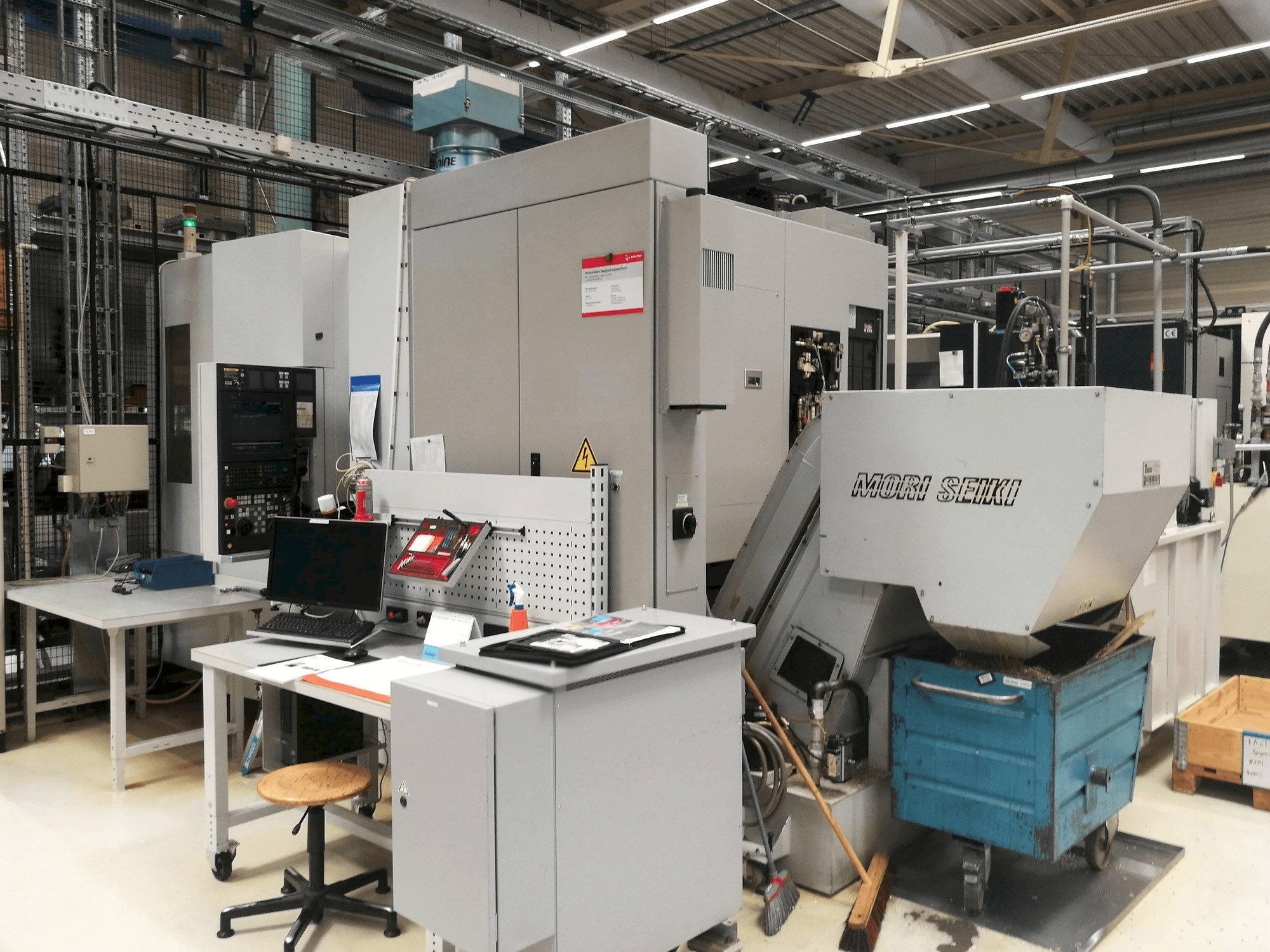 Vista frontal de la máquina MORI SEIKI NH 5000