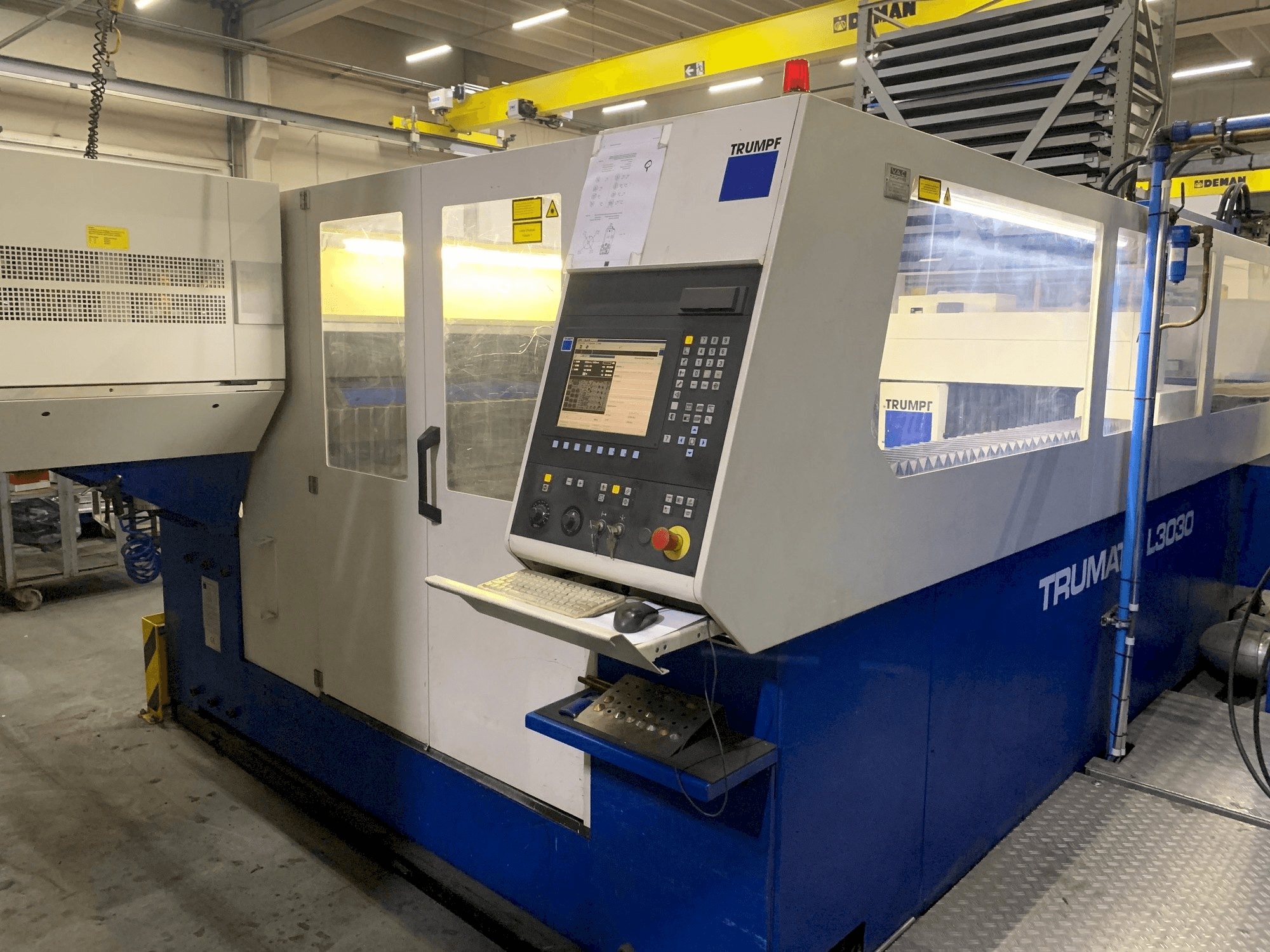 Vista frontal de la máquina Trumpf Trumatic L3030 4kW + Liftmaster