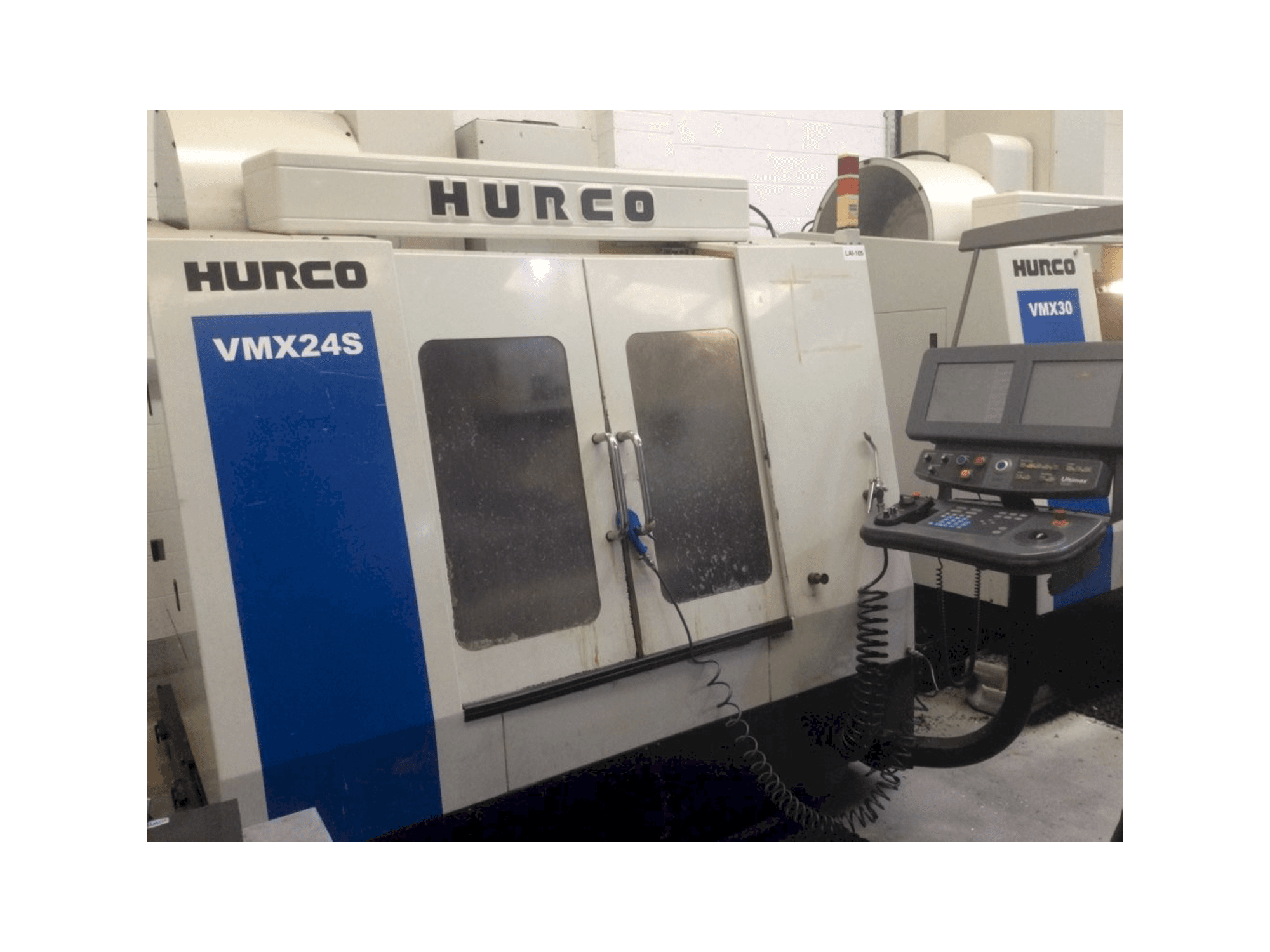 Vista frontal de la máquina Hurco VMX24S