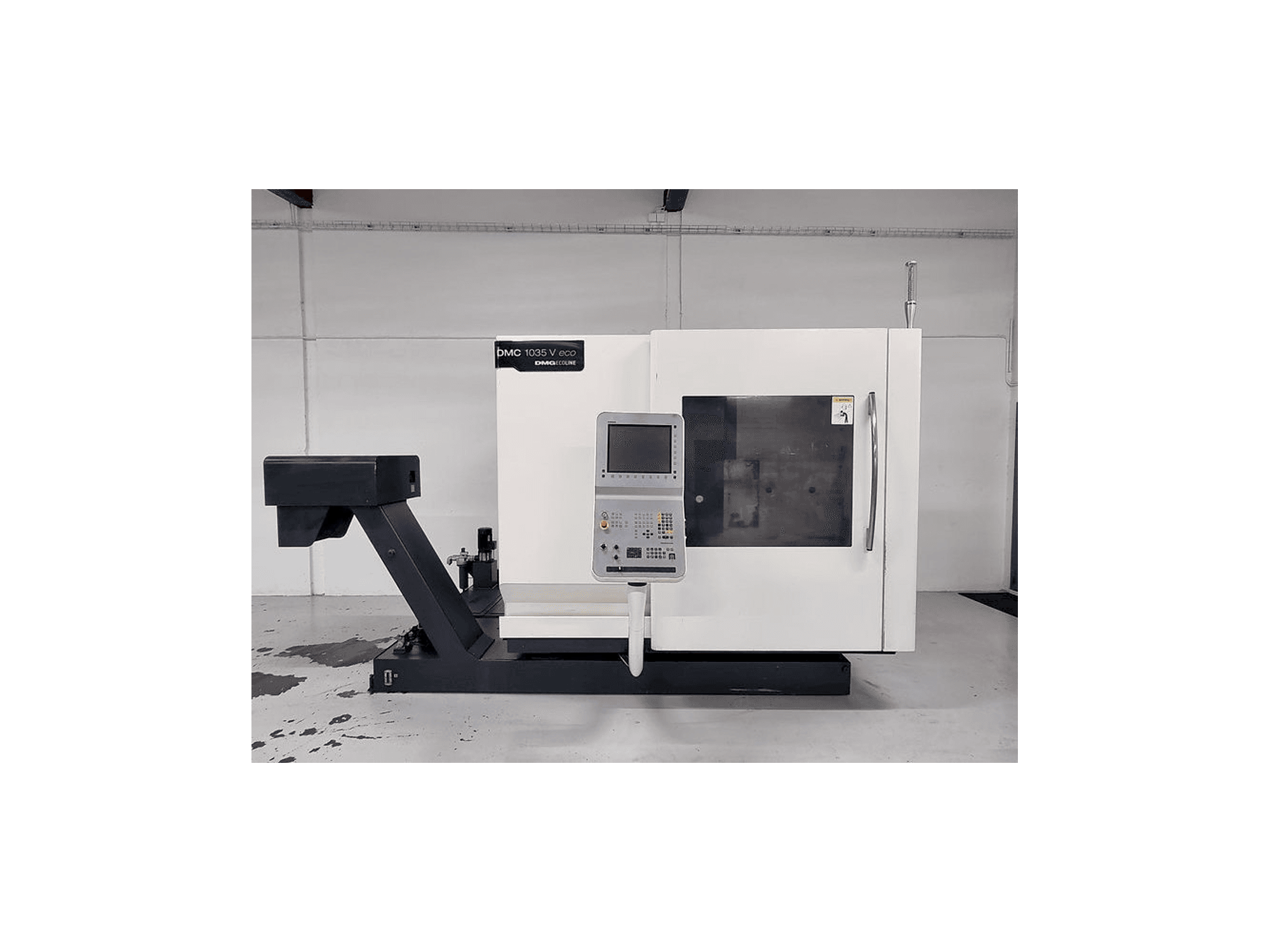 Vista frontal de la máquina DMG MORI DMC 1035 V eco