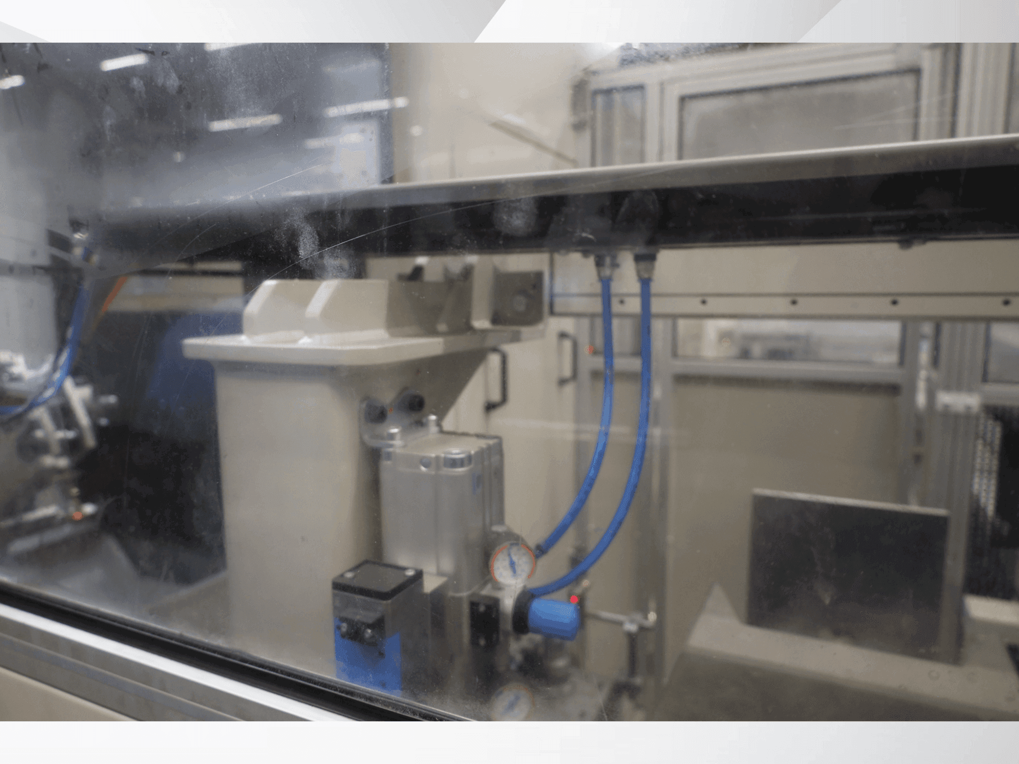 Vista frontal de la máquina PROFILATOR DV370-HL-05