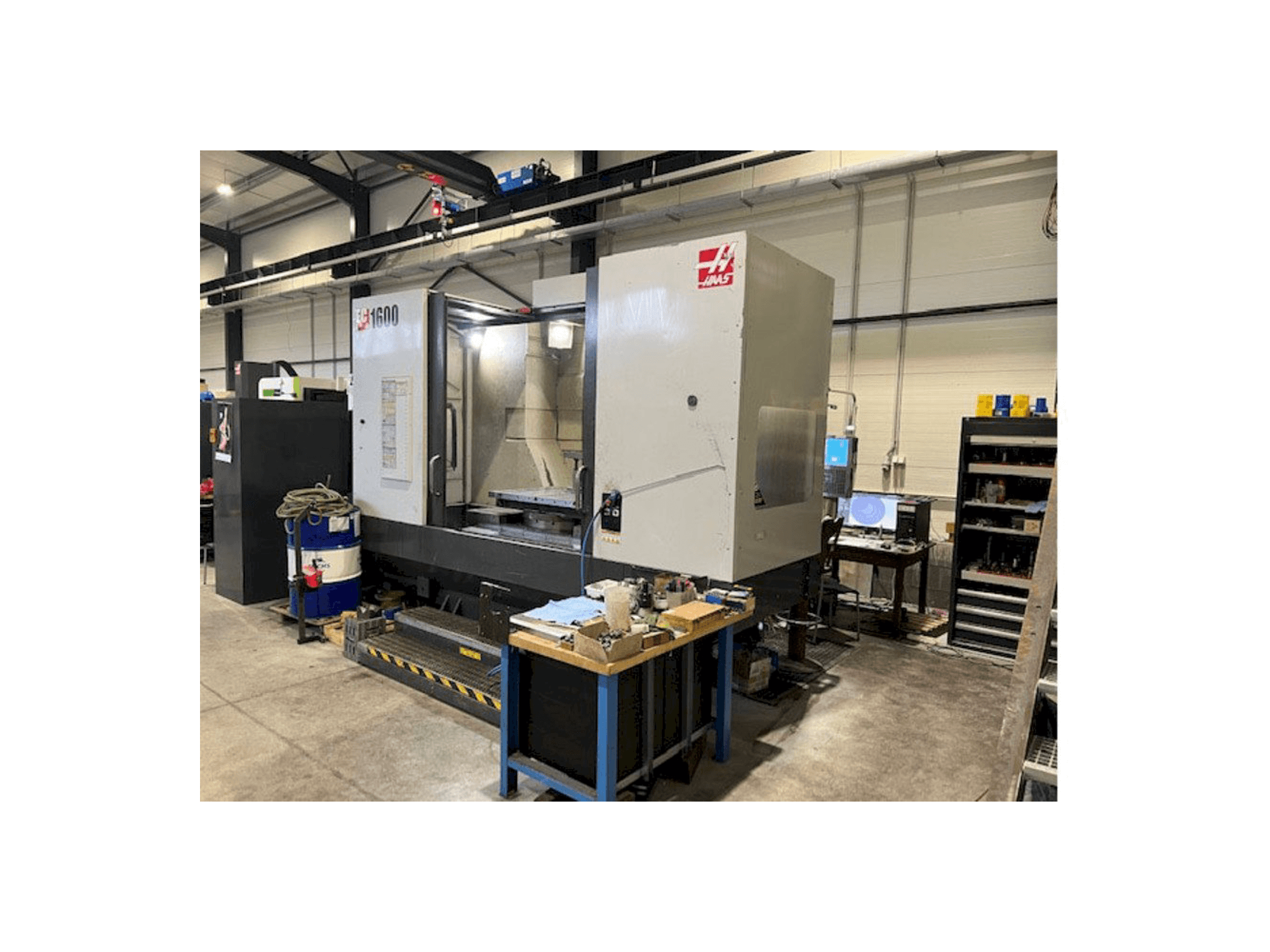 Vista frontal de la máquina HAAS EC-1600