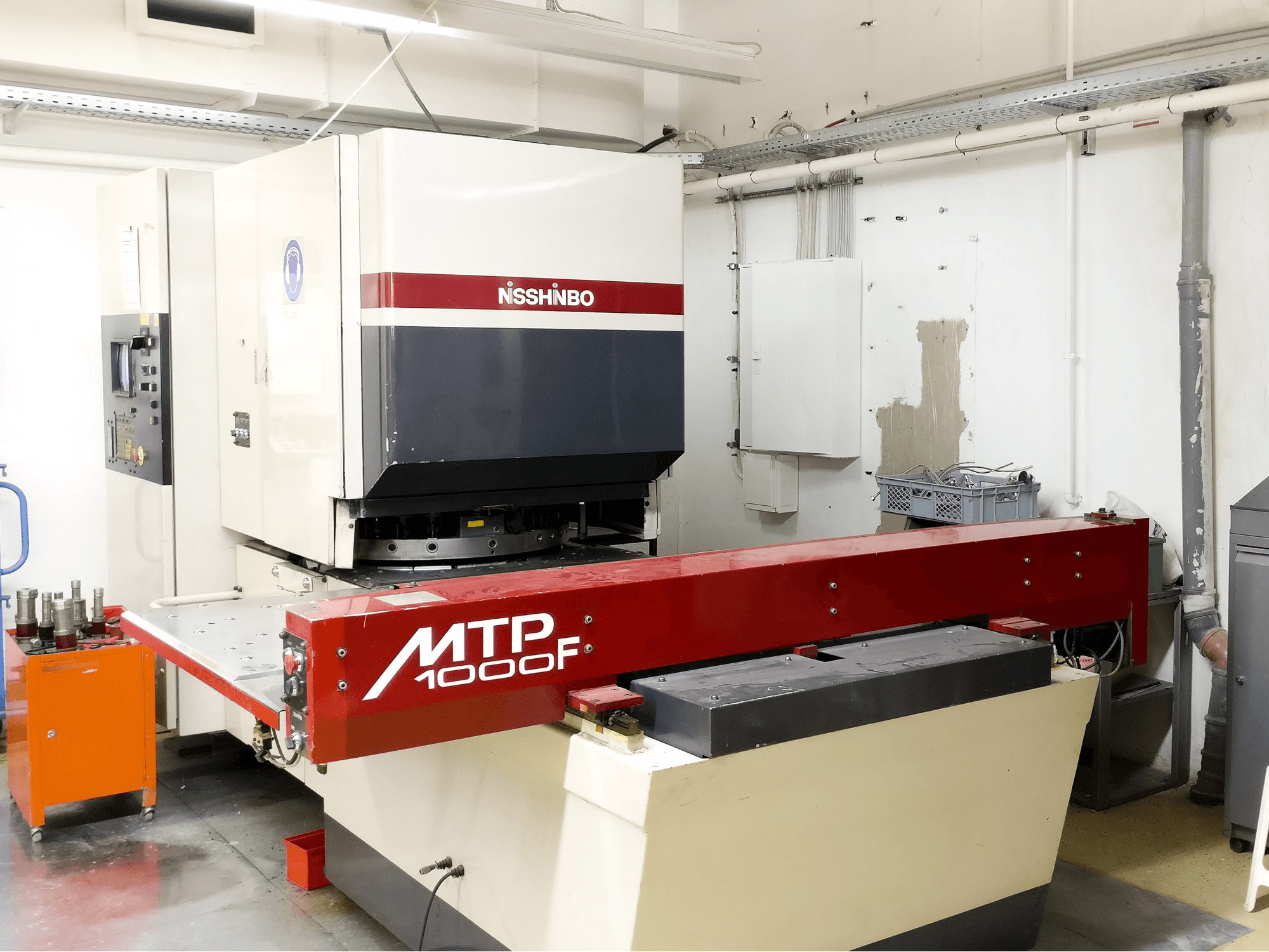 Vista izquierda de la máquina Nisshinbo MTP-1000F