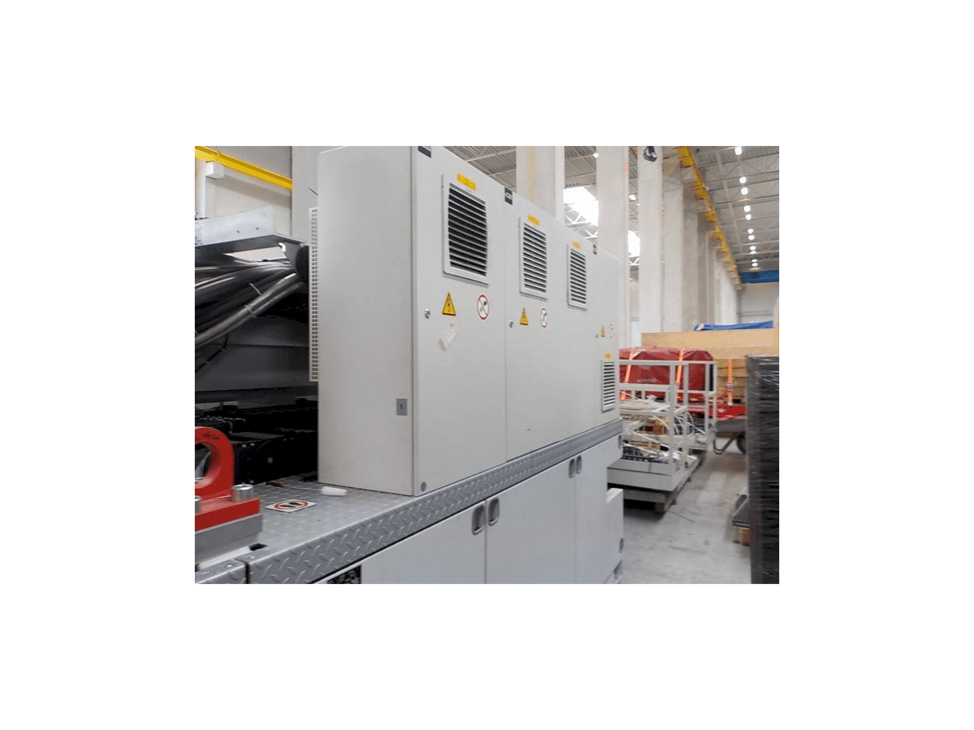 Vista frontal de la máquina Krauss Maffei 1600/6100 MX