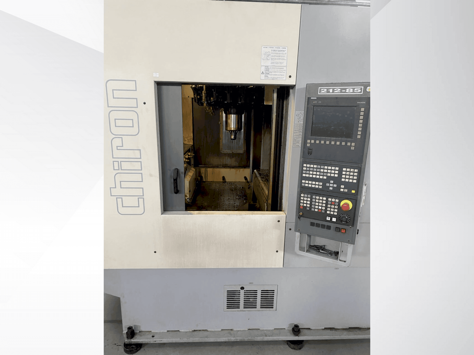 Vista frontal de la máquina CHIRON DZ 18 W